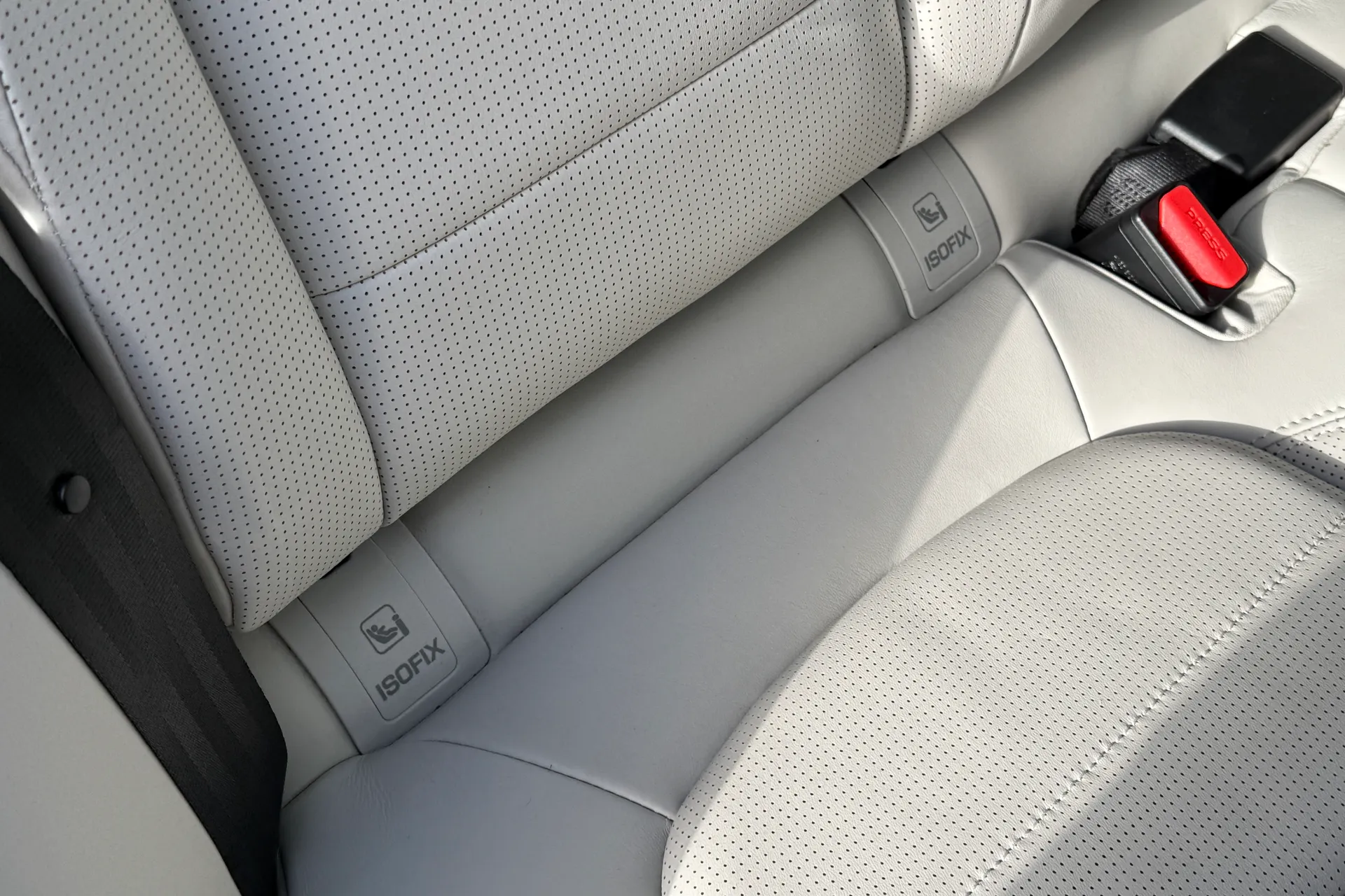 Jaguar F-PACE thumbnail image number 29