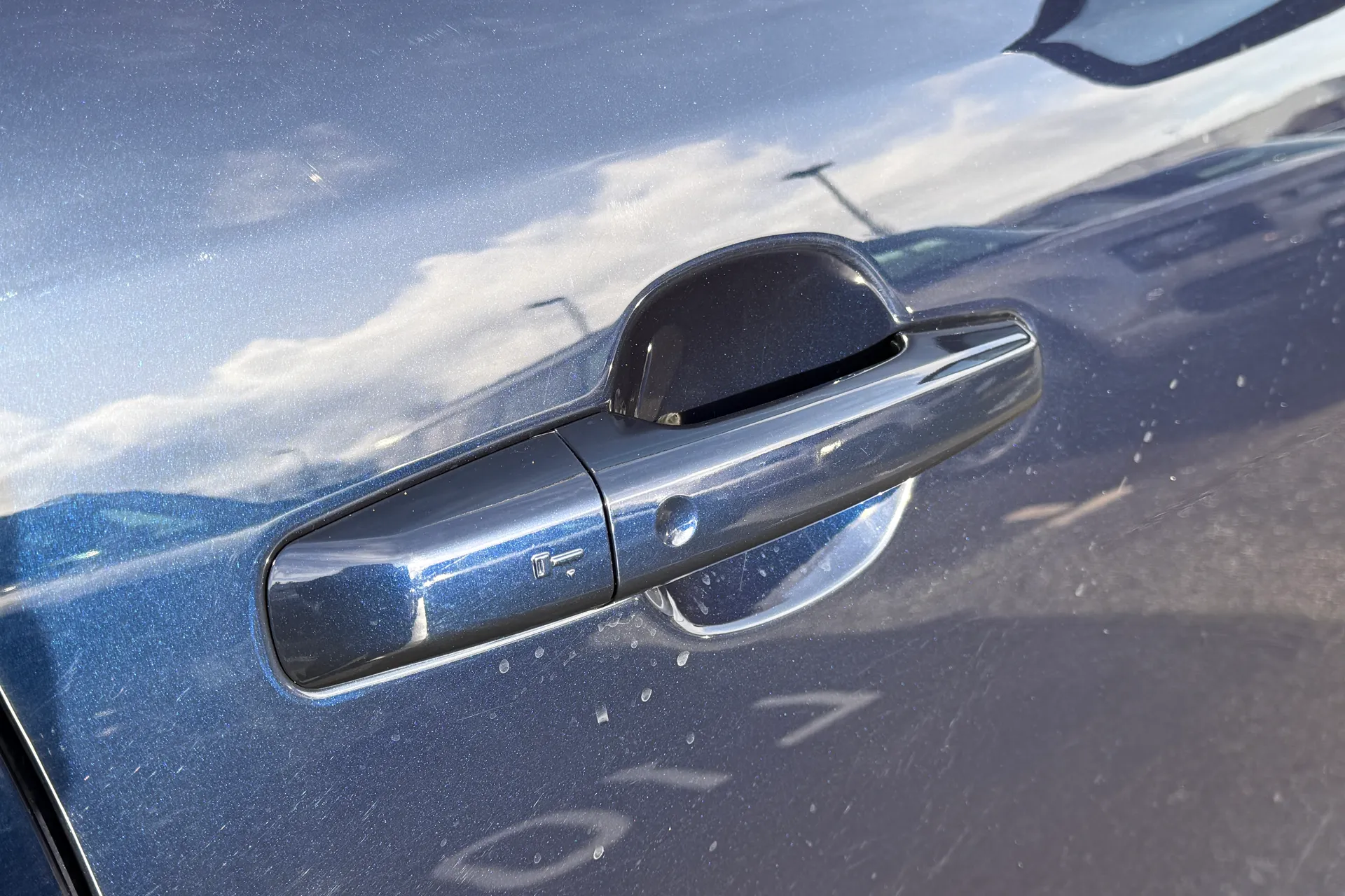 Jaguar F-PACE thumbnail image number 16