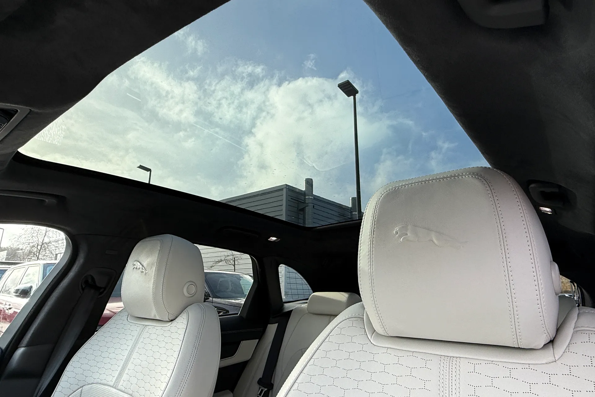 Jaguar F-PACE thumbnail image number 4