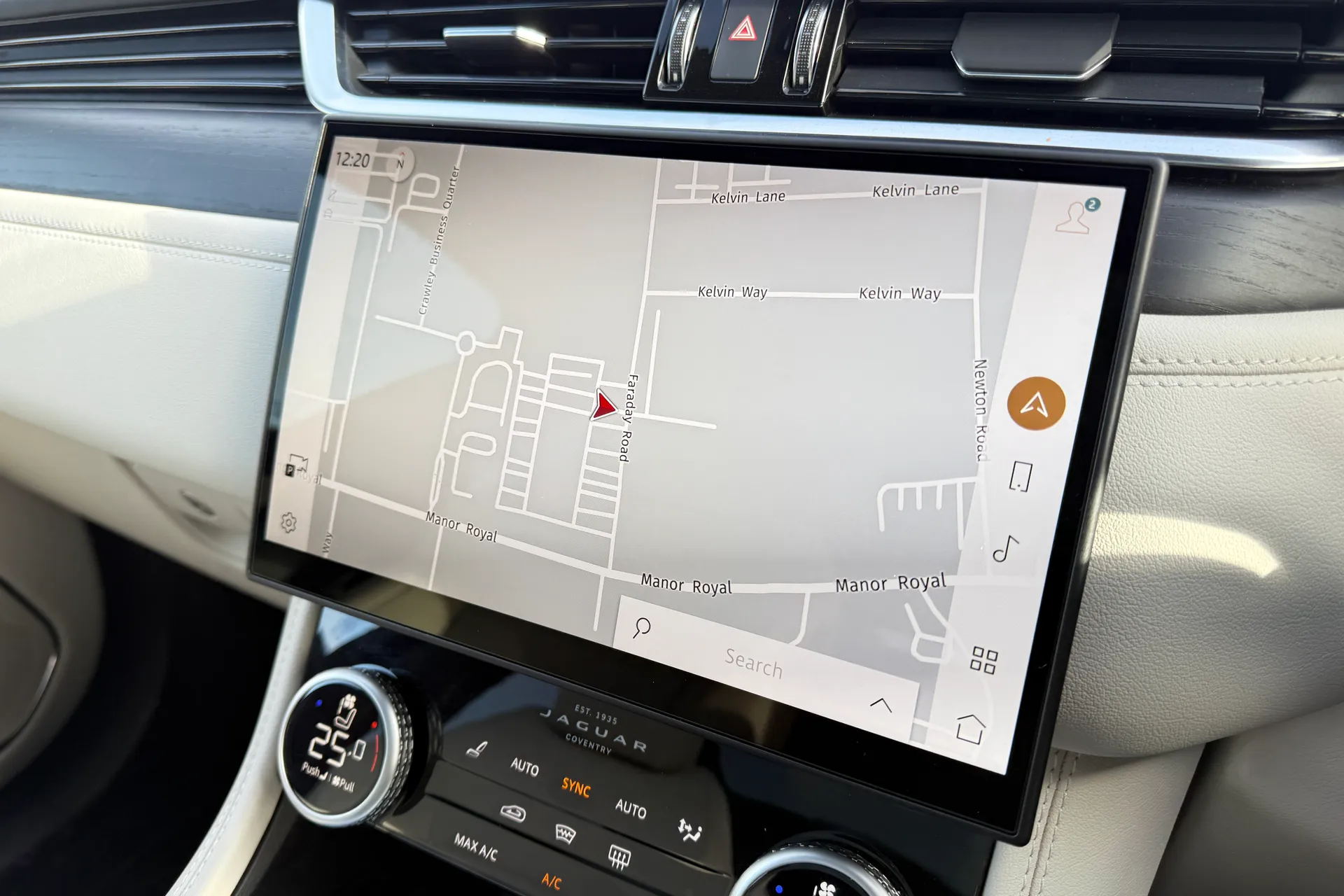 Jaguar F-PACE thumbnail image number 5