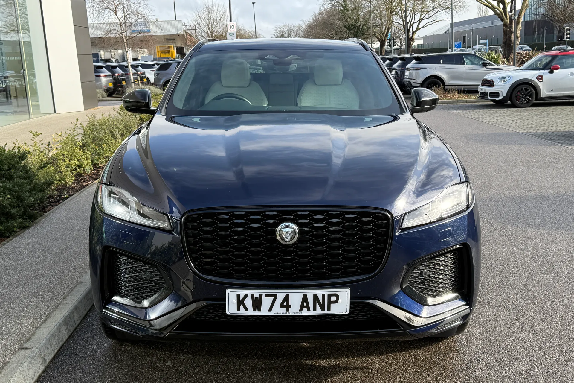 Jaguar F-PACE thumbnail image number 13