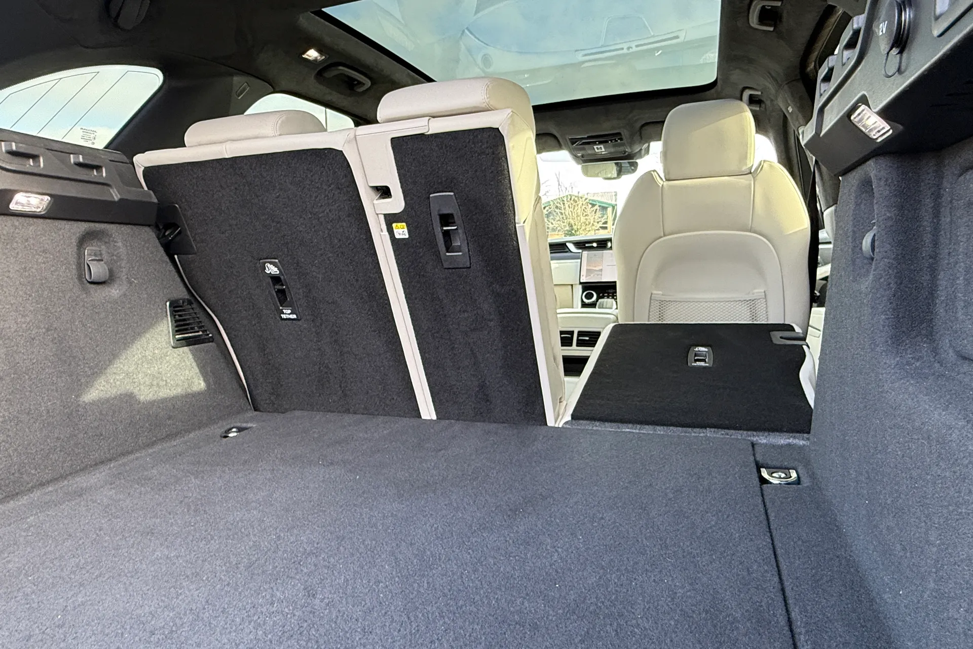 Jaguar F-PACE thumbnail image number 25