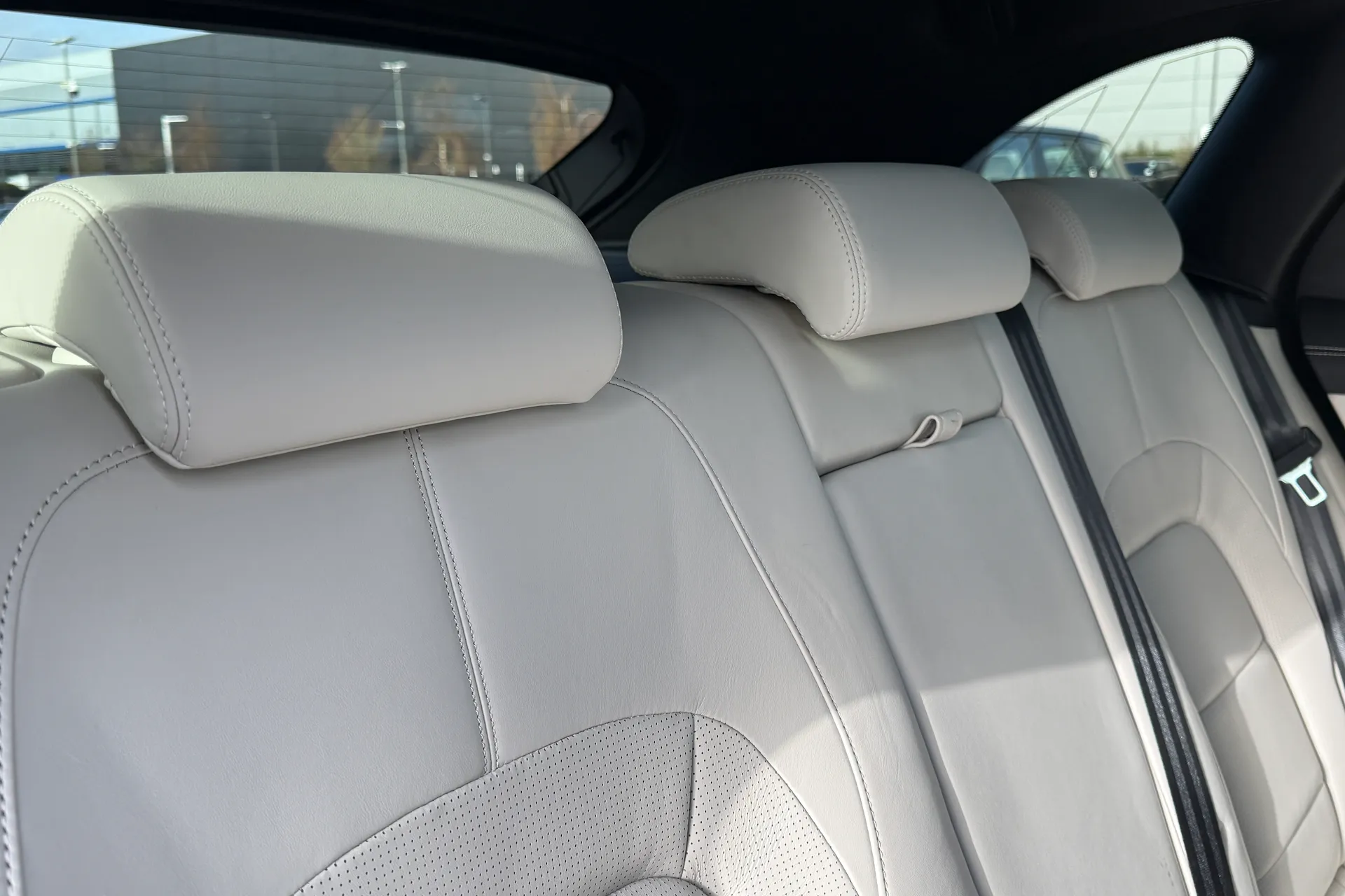 Jaguar F-PACE thumbnail image number 26