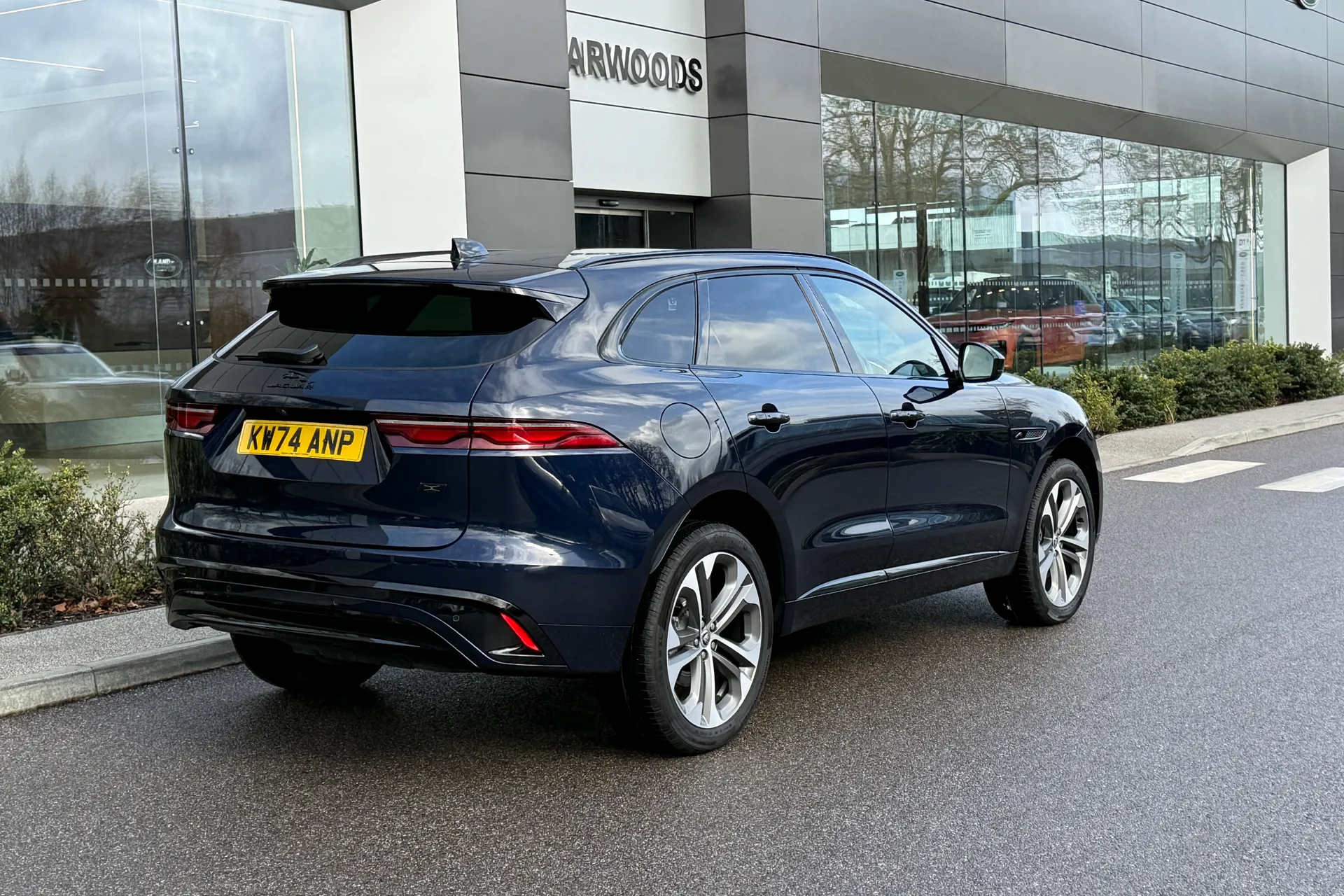 Jaguar F-PACE thumbnail image number 9