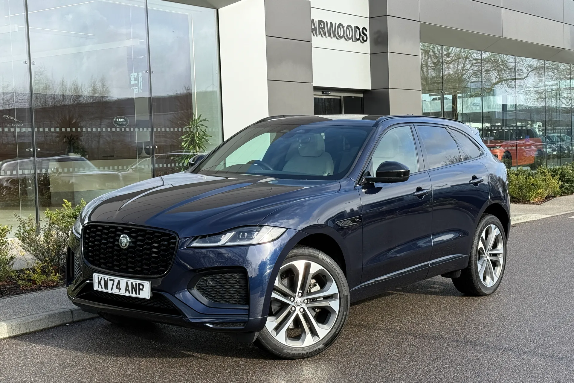 Jaguar F-PACE thumbnail image number 15