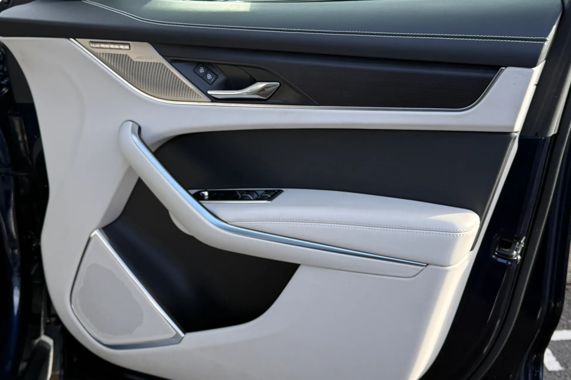 Jaguar F-PACE thumbnail image number 42