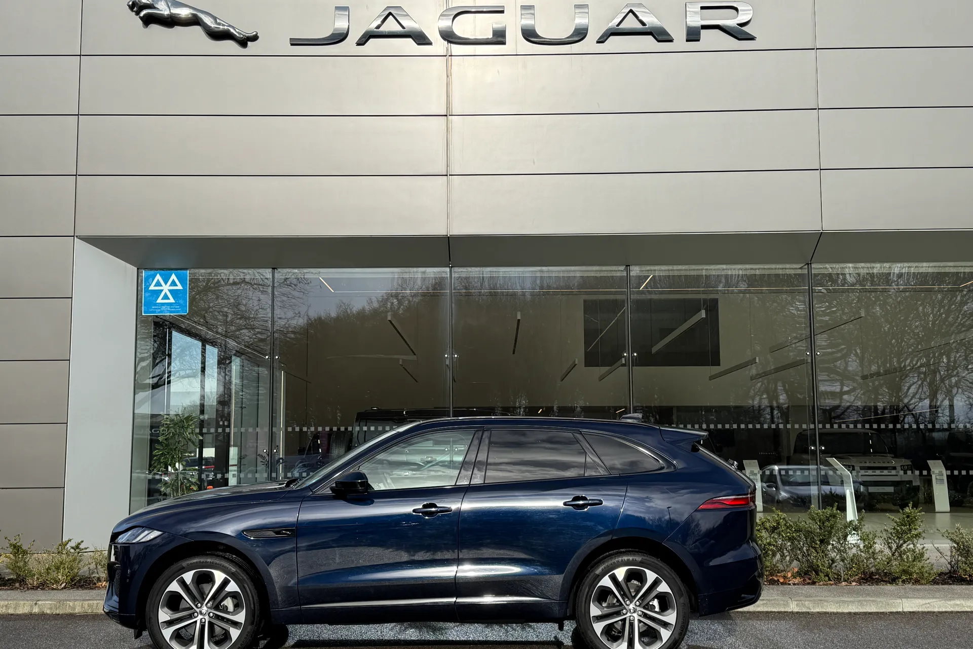 Jaguar F-PACE thumbnail image number 7