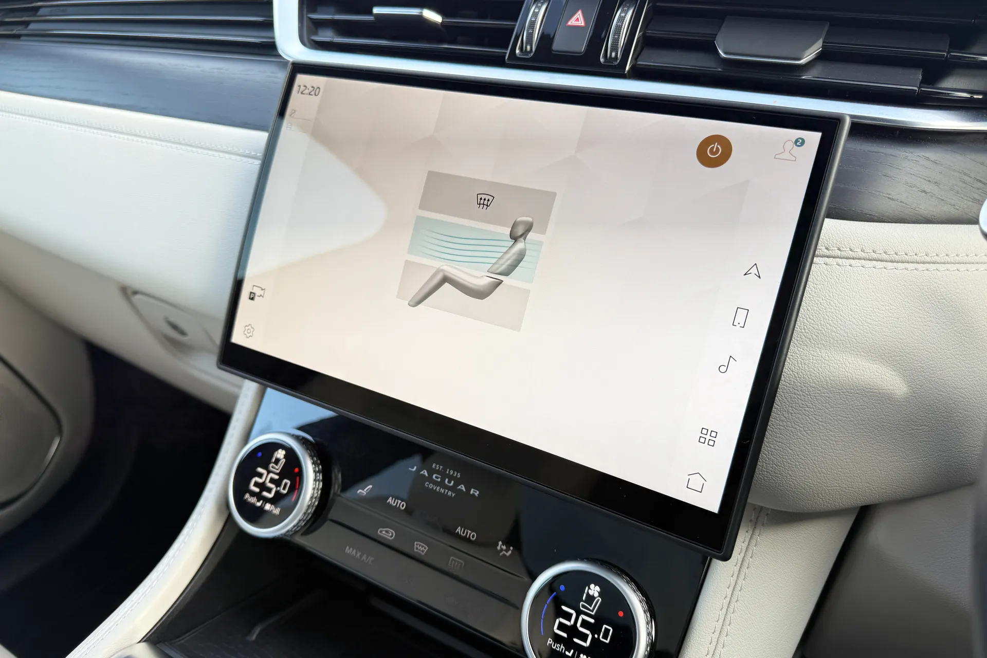 Jaguar F-PACE thumbnail image number 46