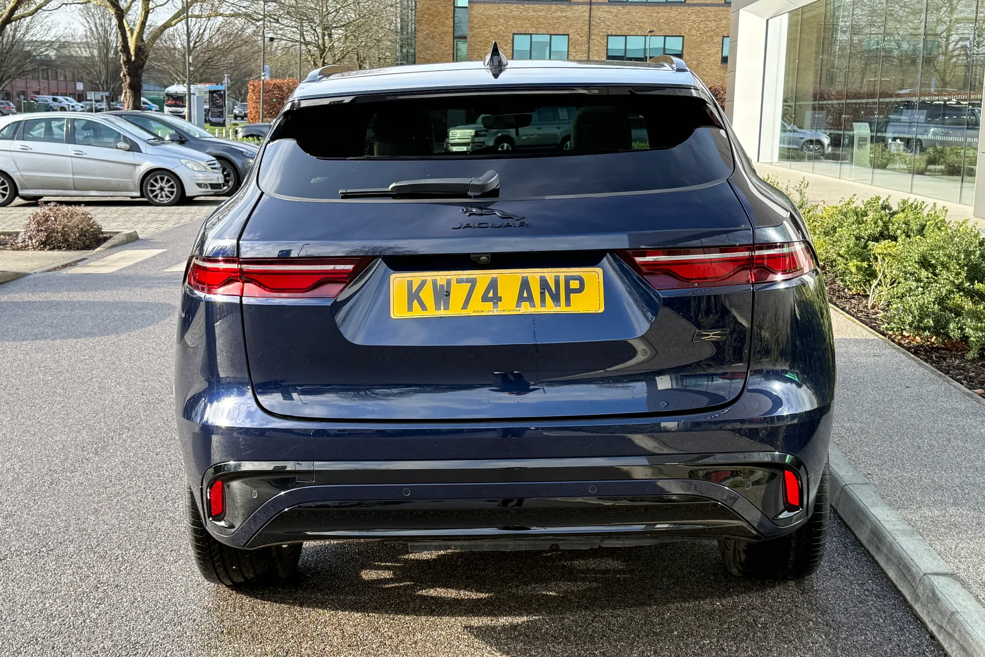 Jaguar F-PACE thumbnail image number 12