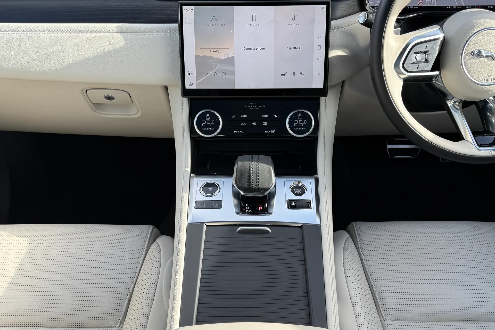 Jaguar F-PACE thumbnail image number 19