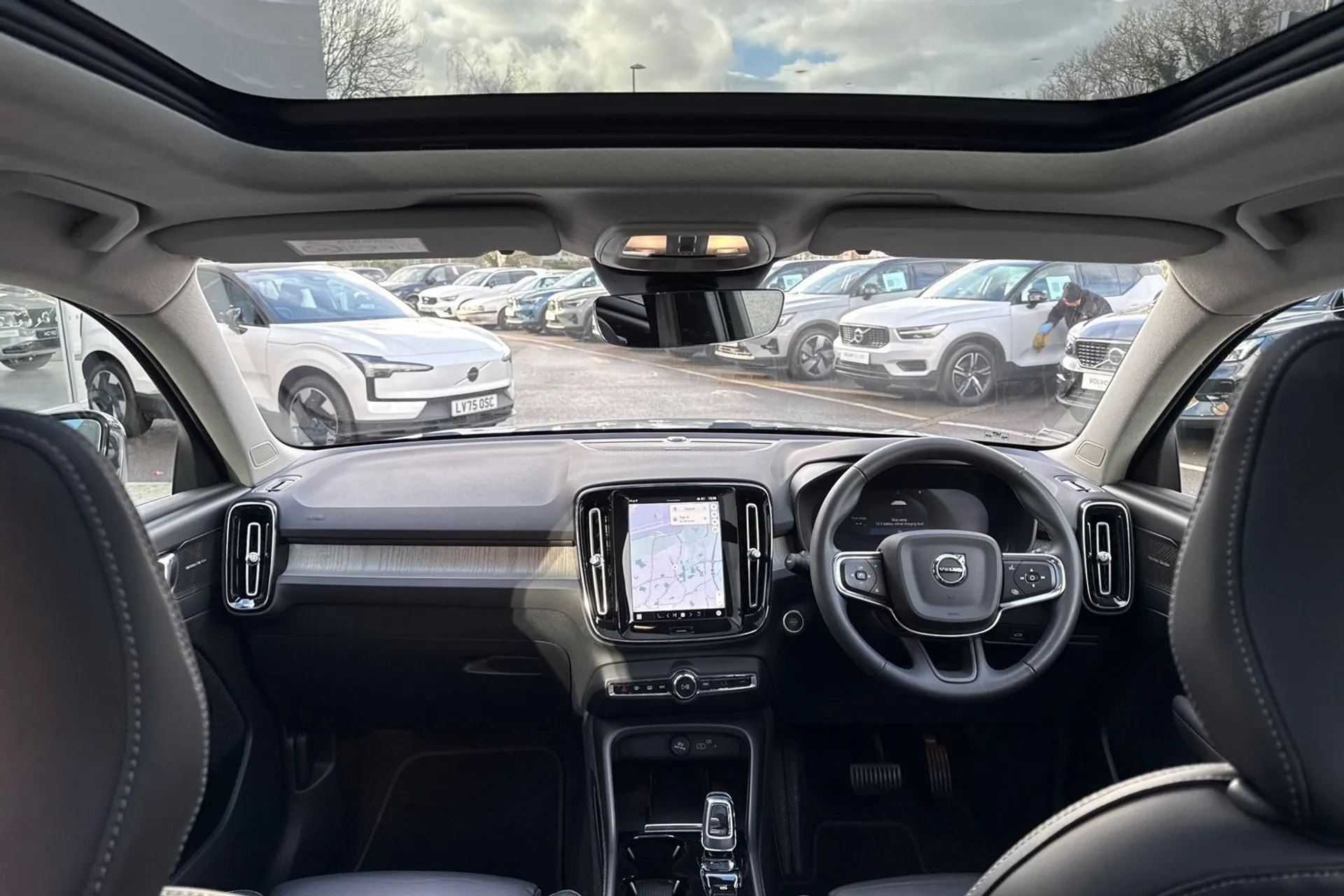 Volvo XC40 thumbnail image number 3