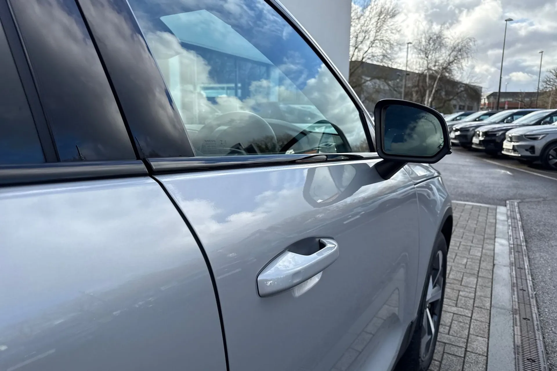 Volvo XC40 thumbnail image number 17