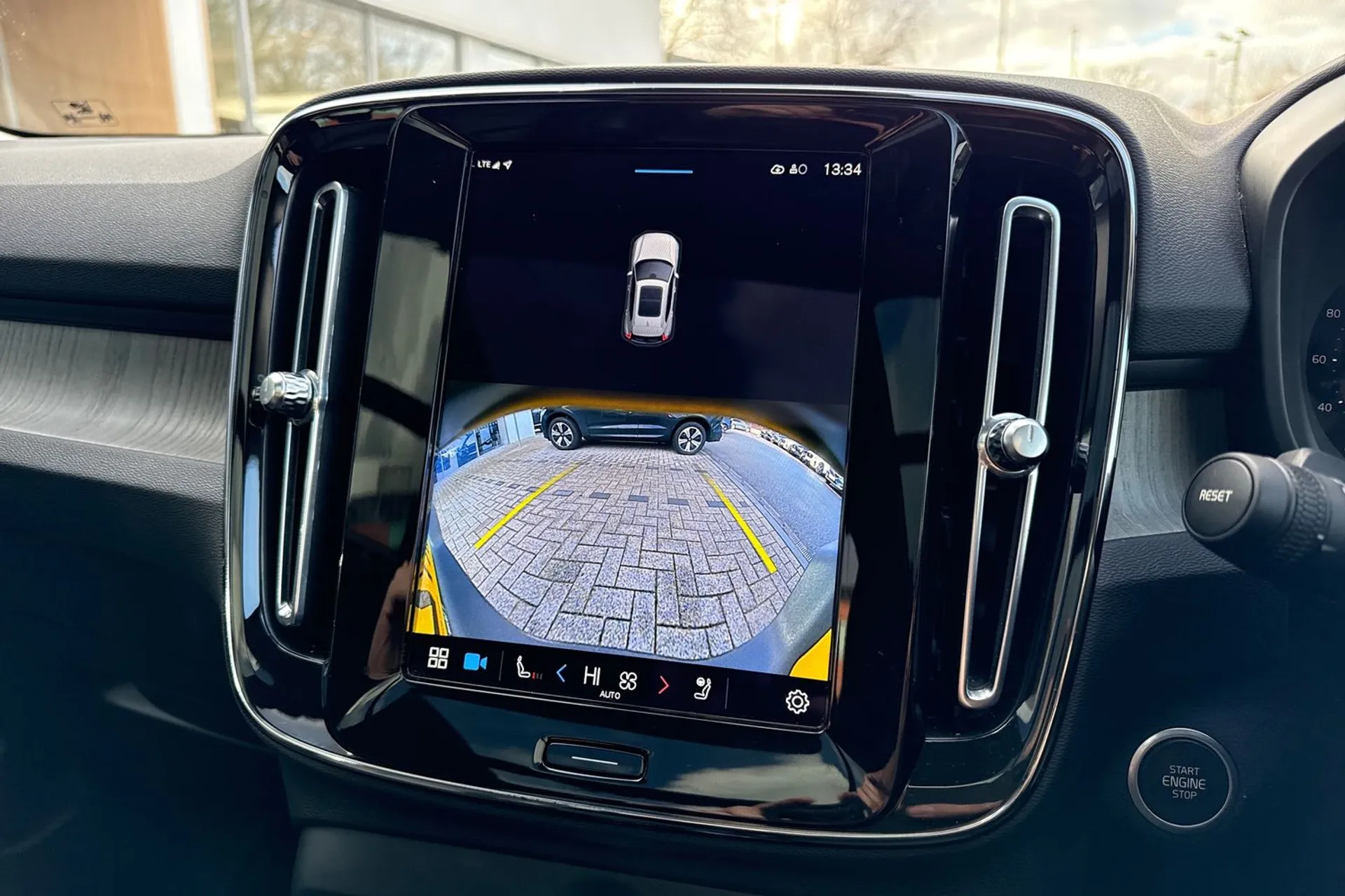 Volvo XC40 thumbnail image number 38