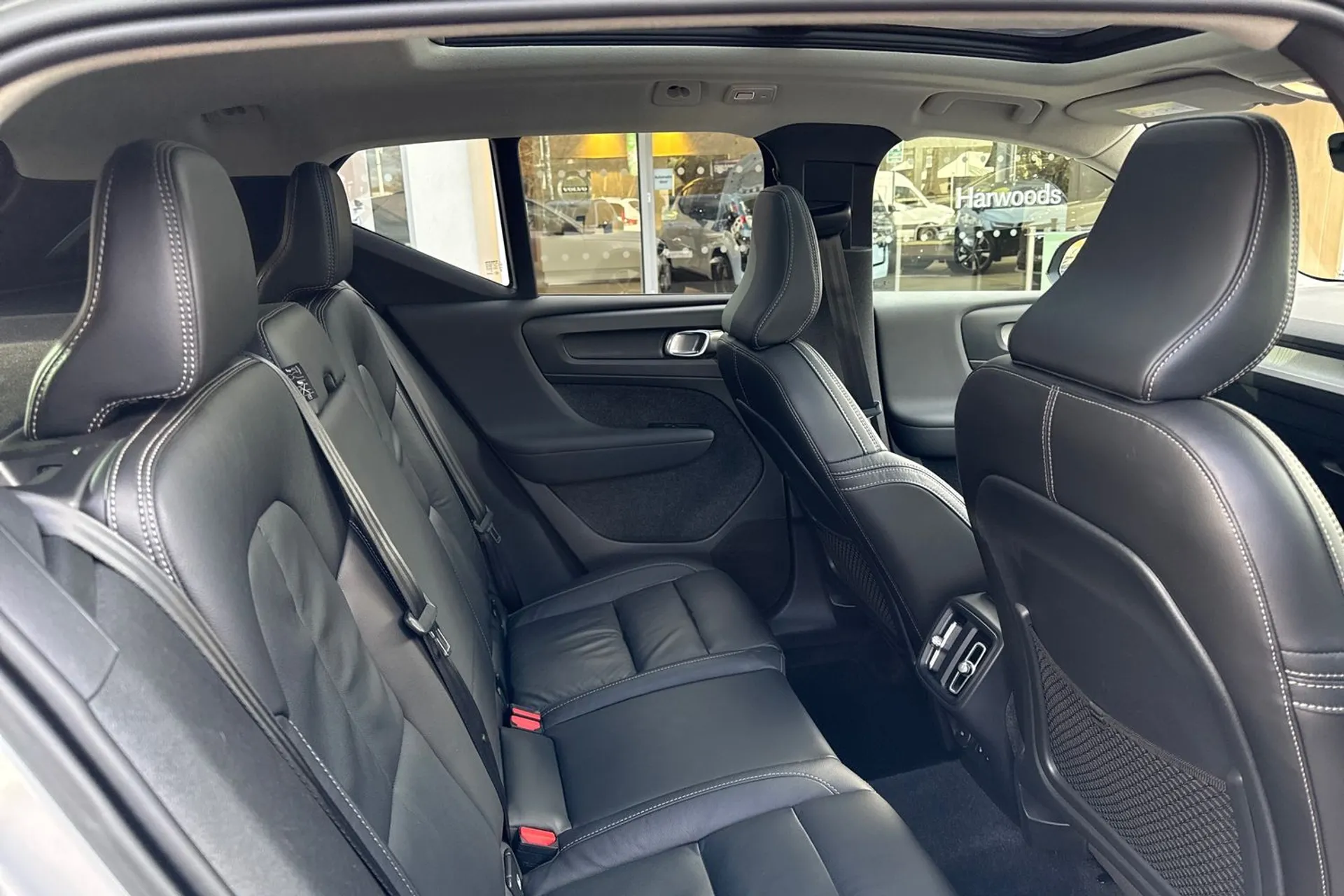 Volvo XC40 thumbnail image number 23