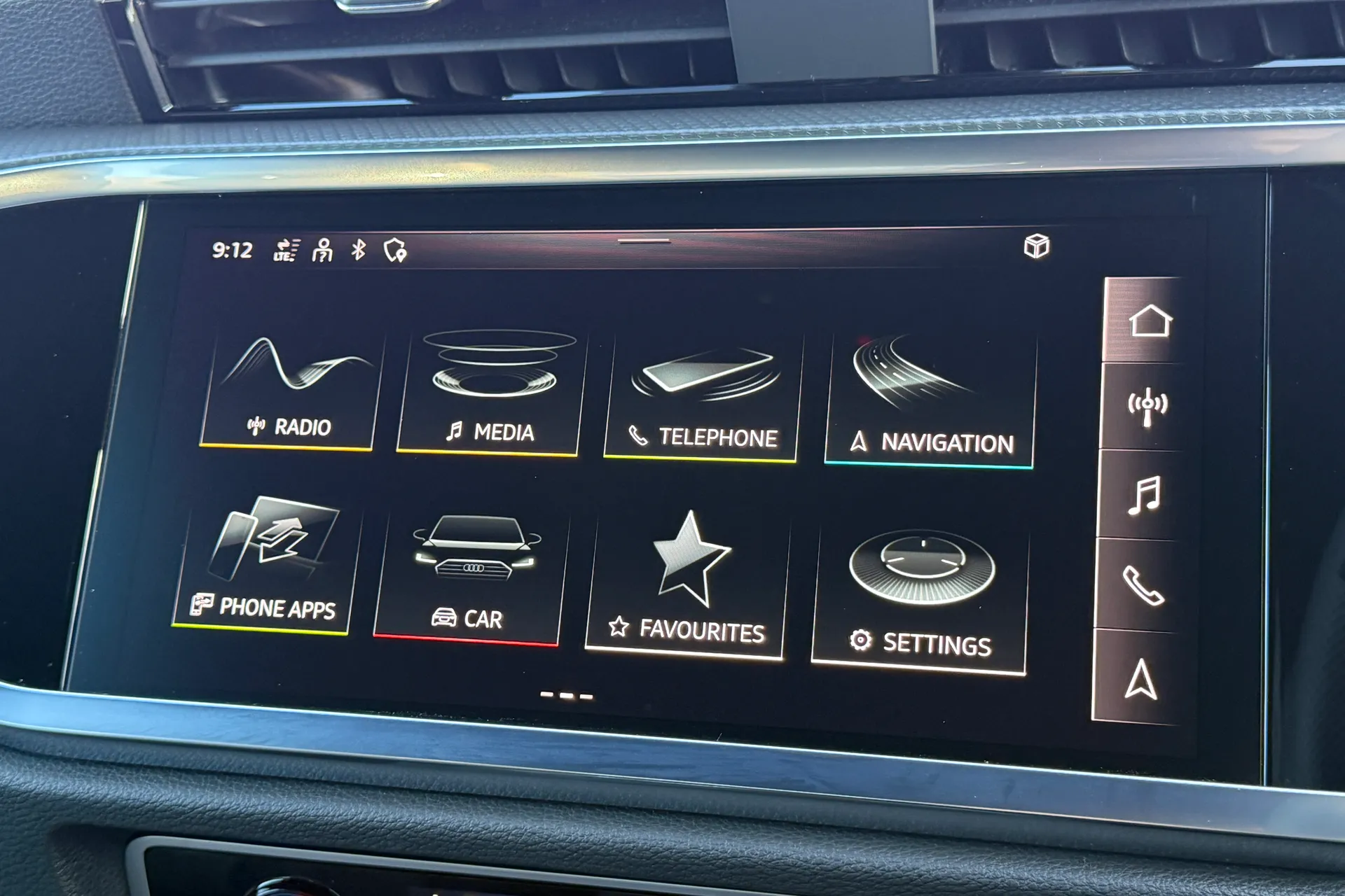 Audi Q3 thumbnail image number 12