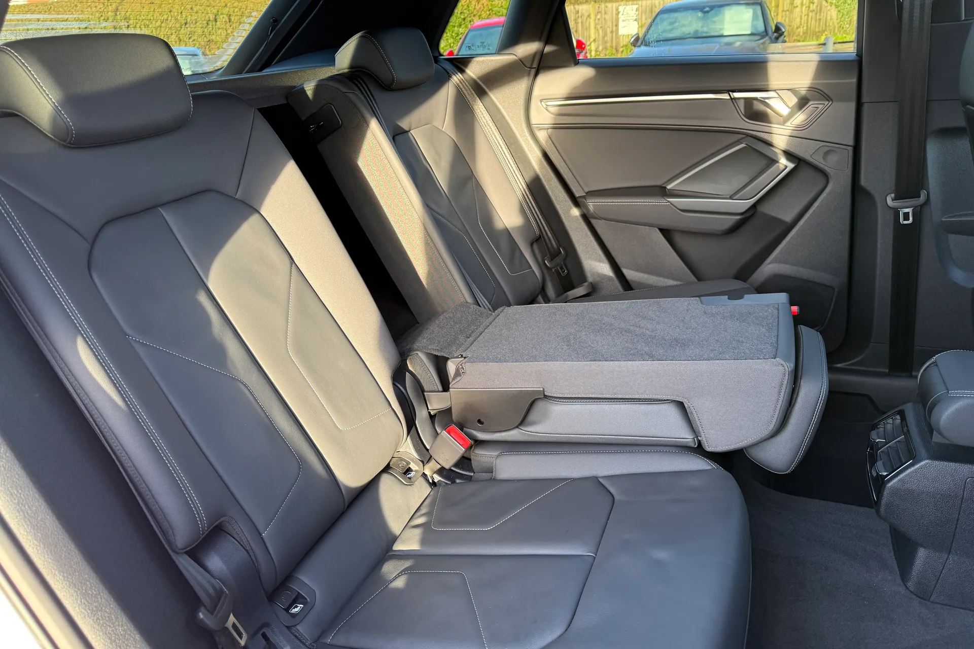 Audi Q3 thumbnail image number 44