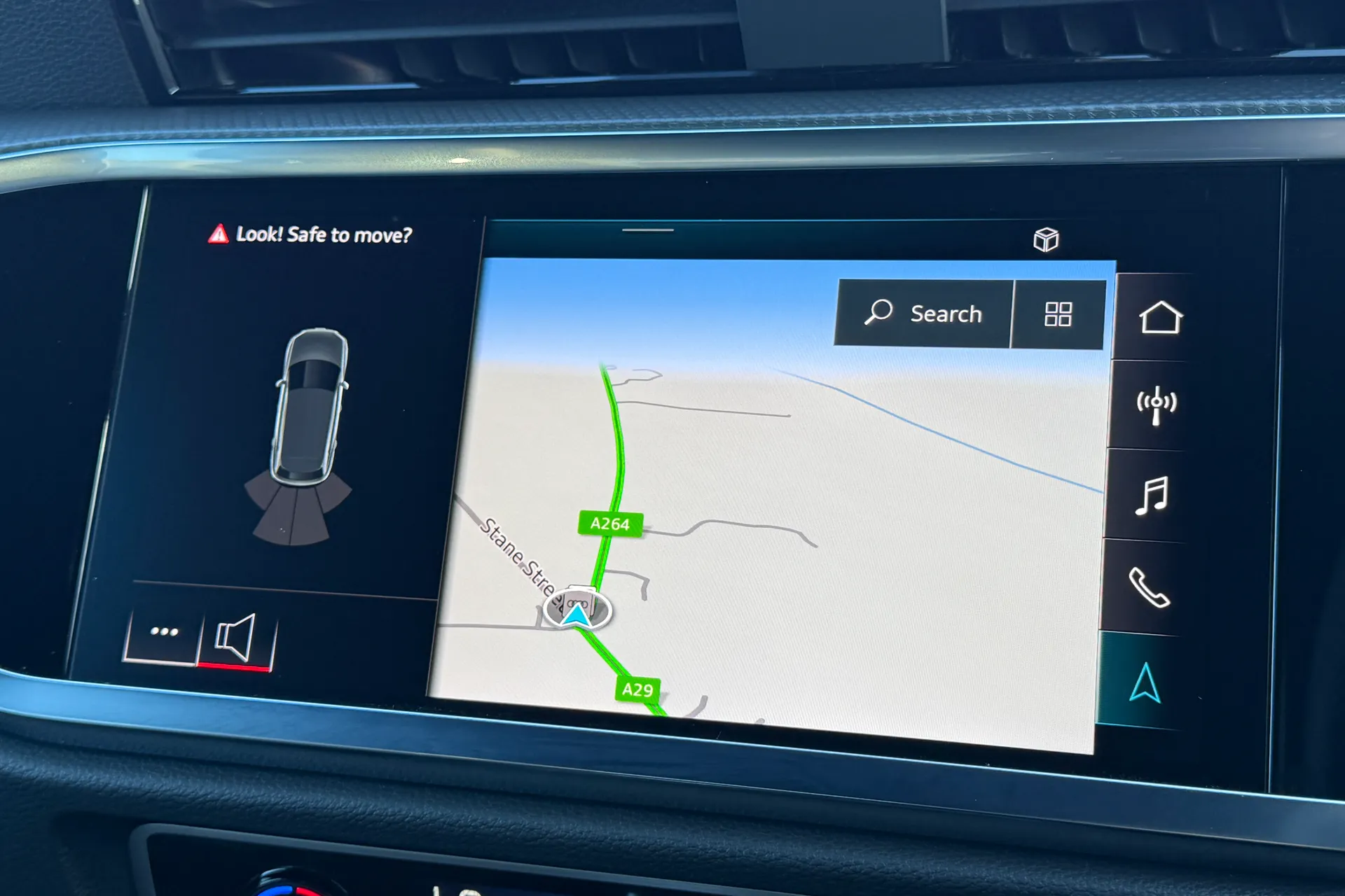 Audi Q3 thumbnail image number 8