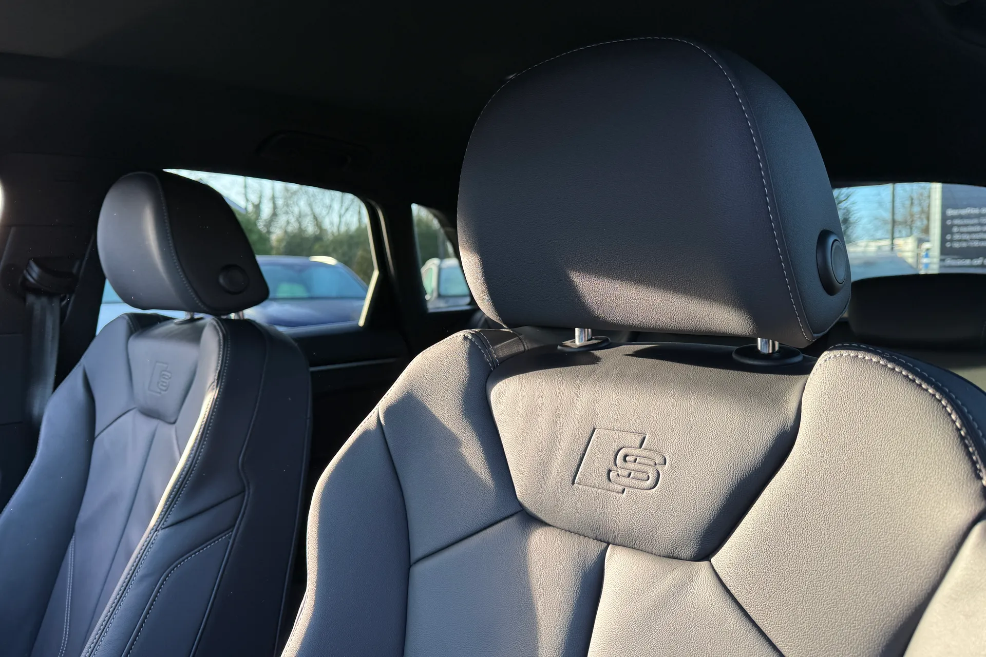 Audi Q3 thumbnail image number 28