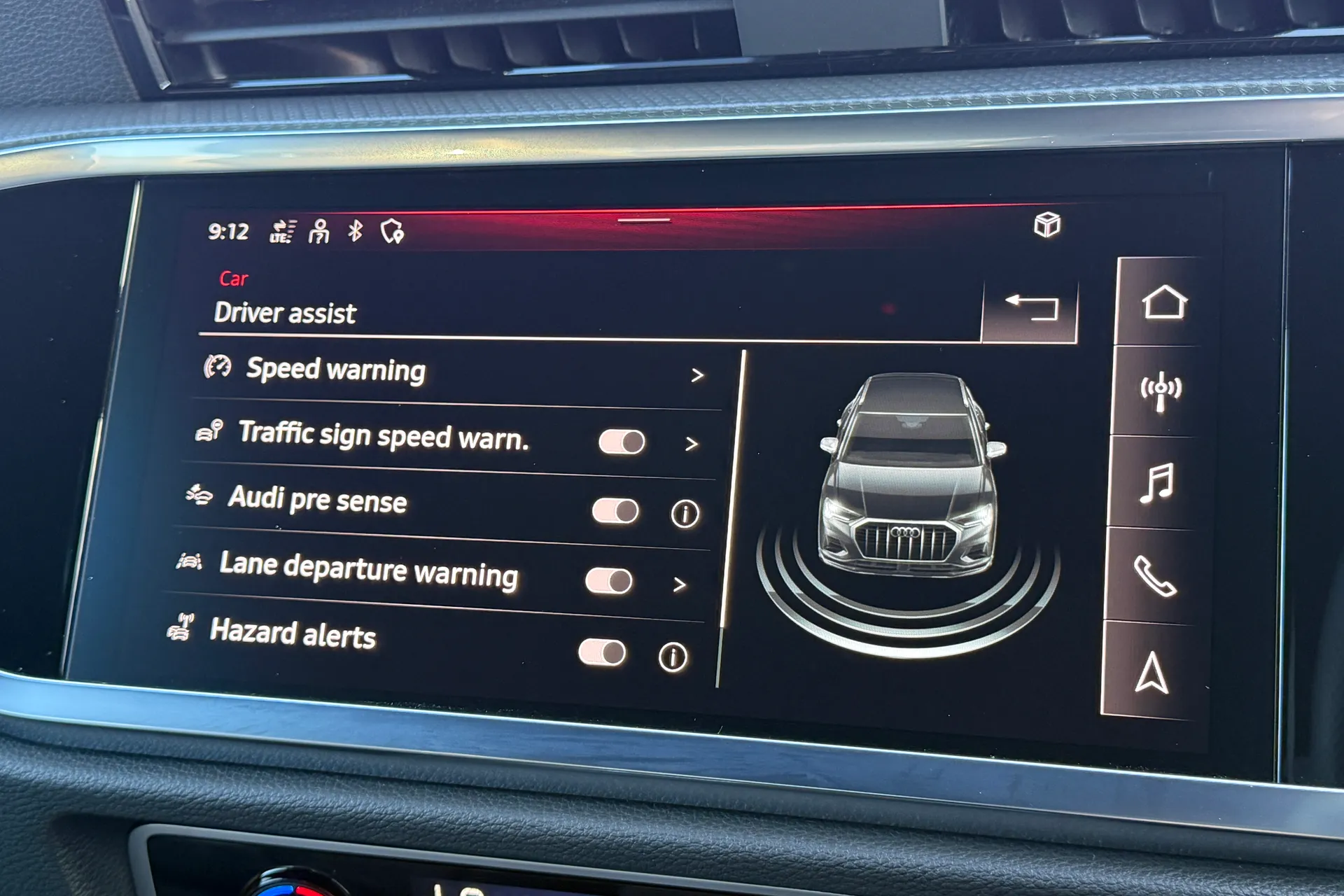 Audi Q3 thumbnail image number 10