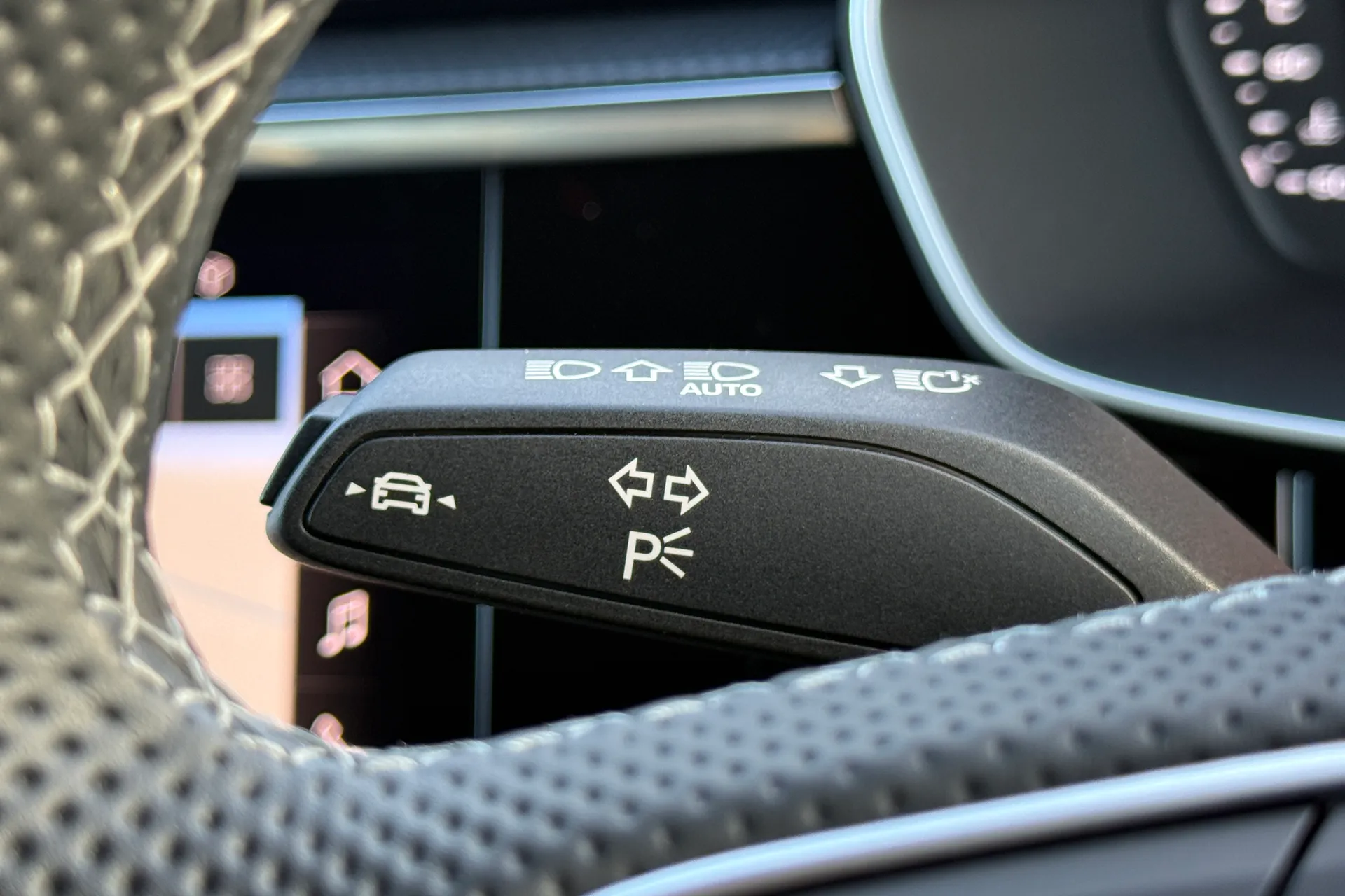 Audi Q3 thumbnail image number 16