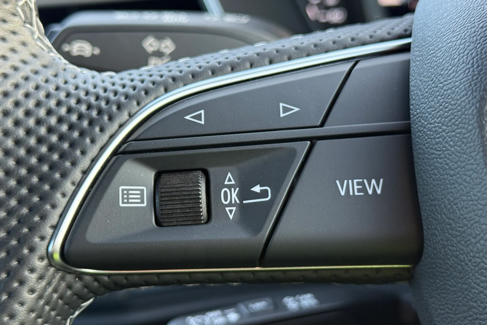 Audi Q3 thumbnail image number 19