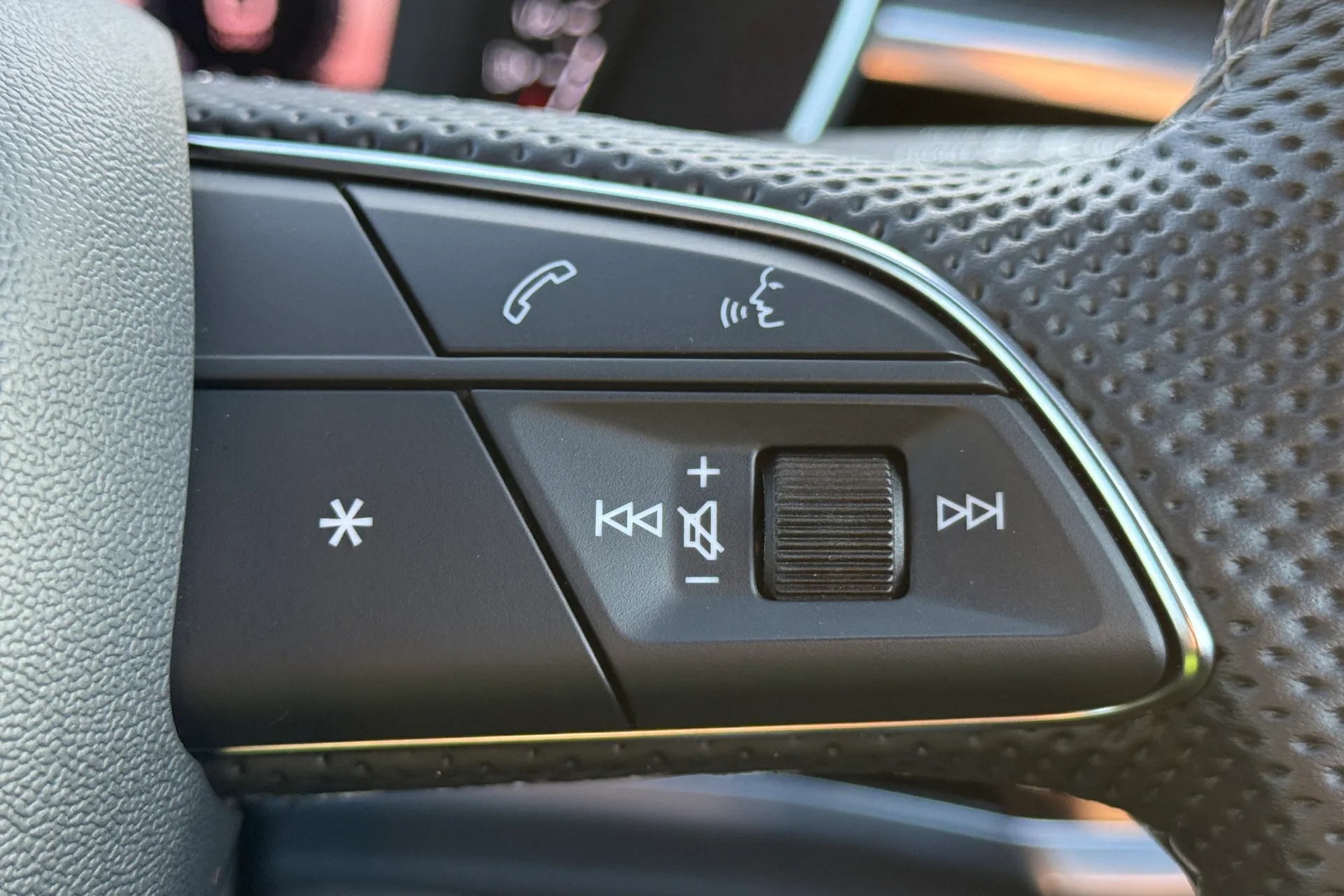 Audi Q3 thumbnail image number 20