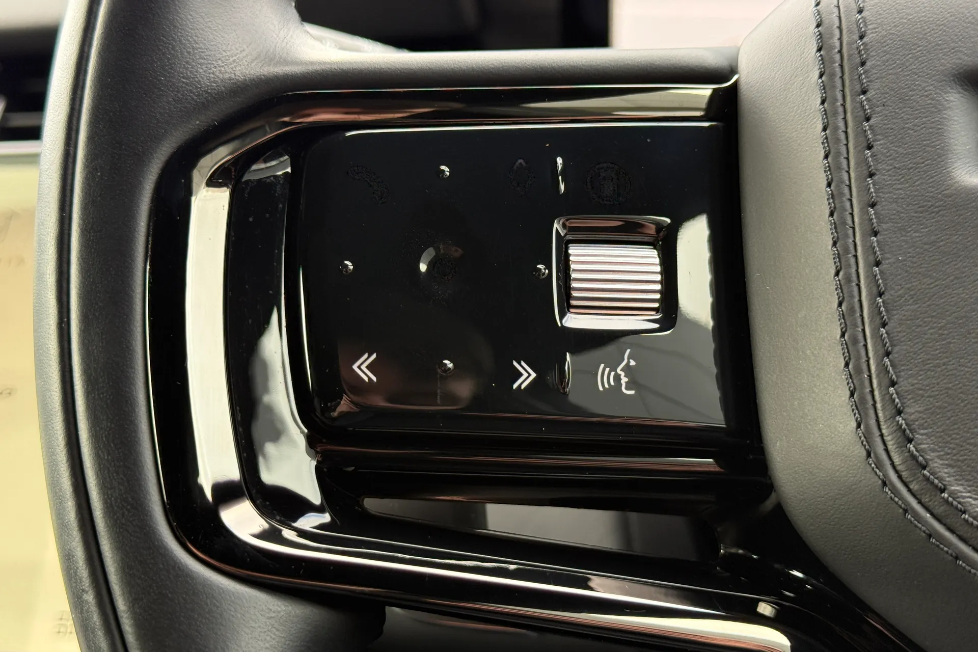 LAND ROVER RANGE ROVER EVOQUE thumbnail image number 26