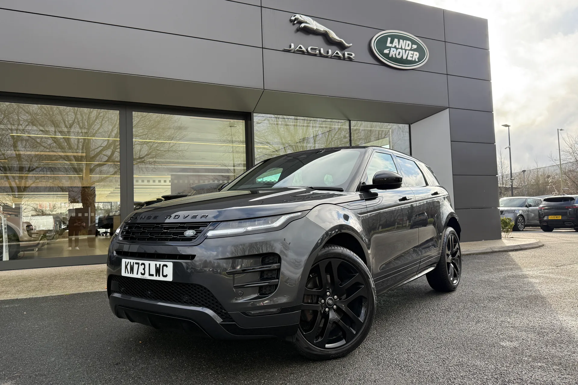LAND ROVER RANGE ROVER EVOQUE focused image