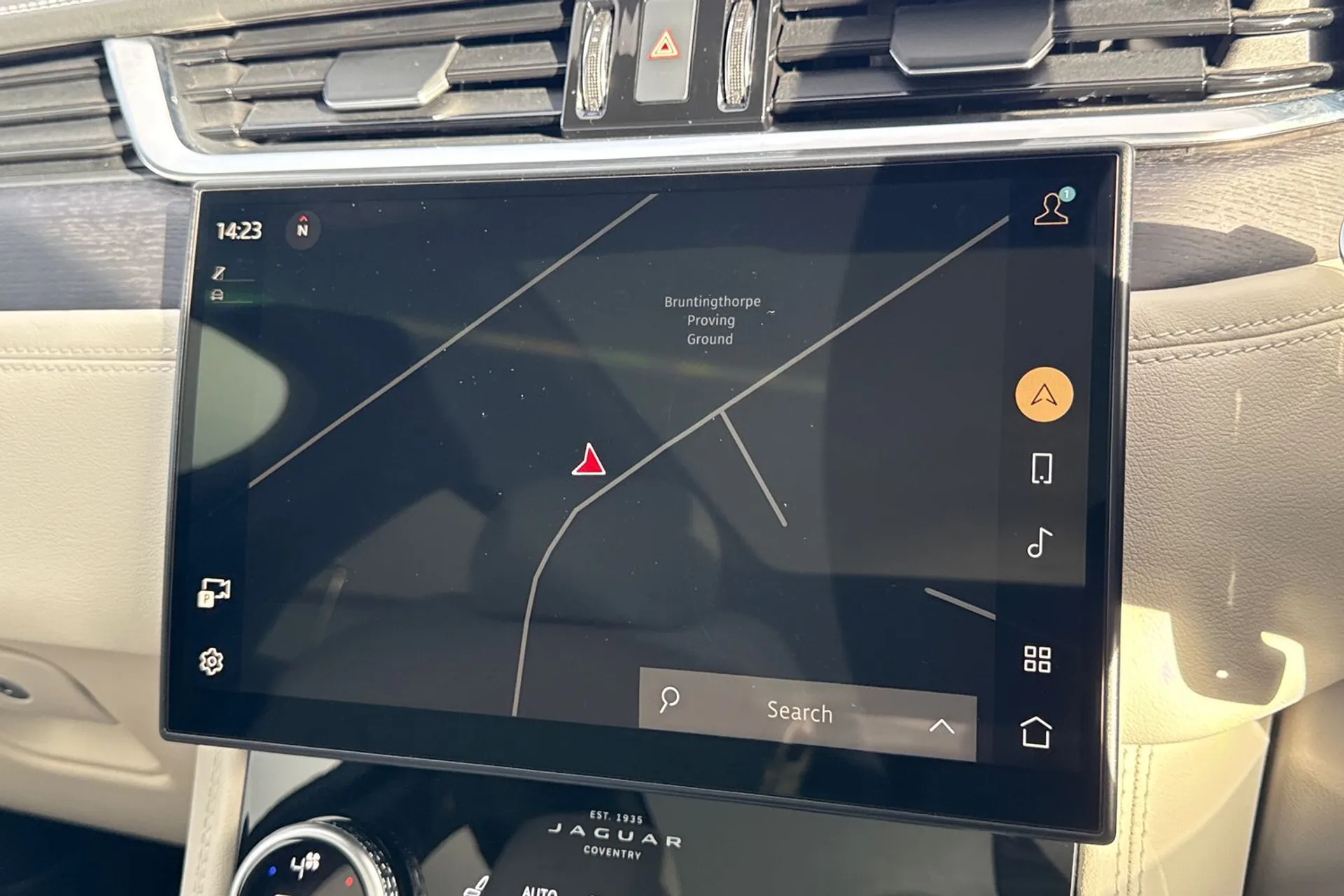 Jaguar F-PACE thumbnail image number 6