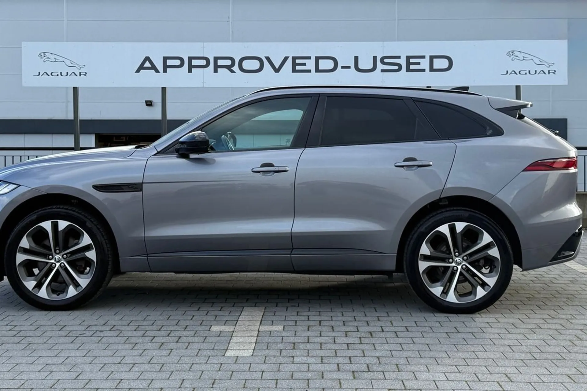 Jaguar F-PACE thumbnail image number 7