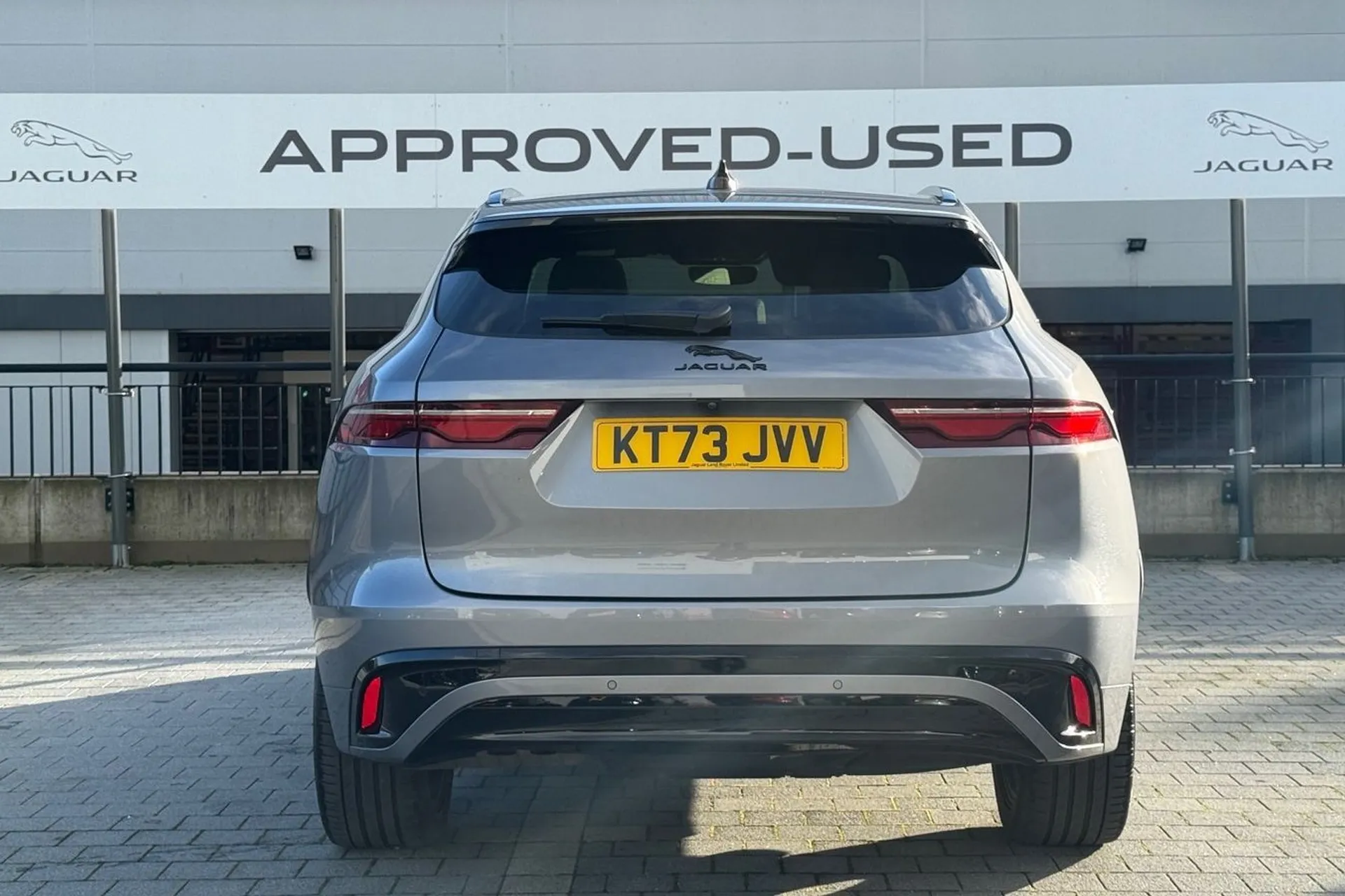 Jaguar F-PACE thumbnail image number 15