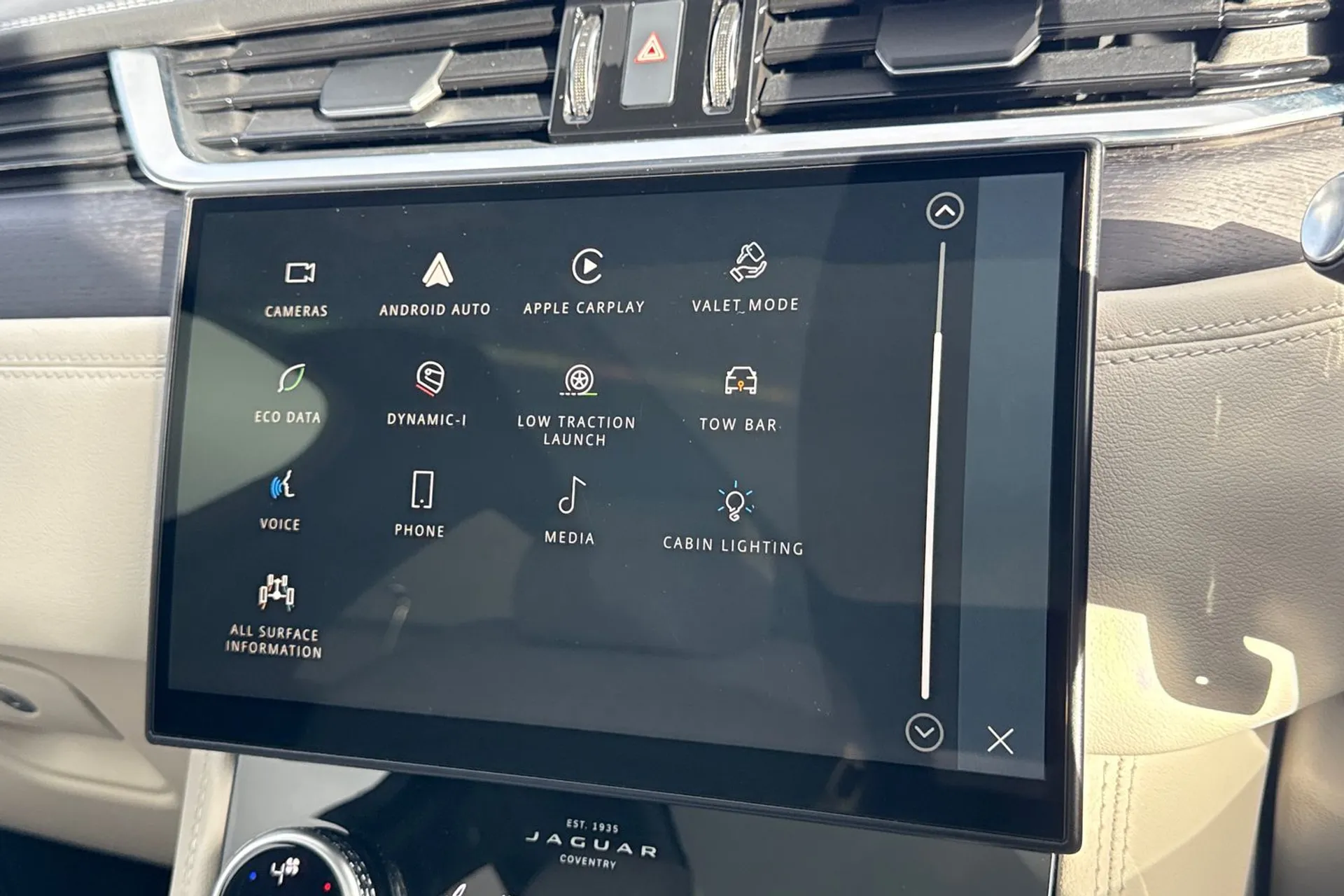 Jaguar F-PACE thumbnail image number 64