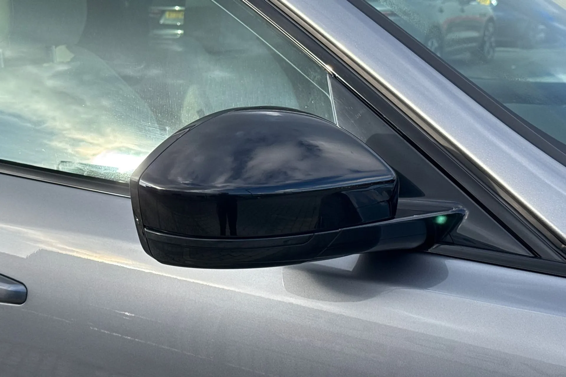 Jaguar F-PACE thumbnail image number 38