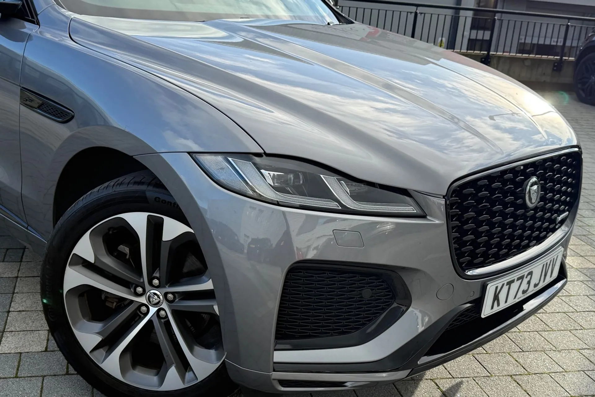 Jaguar F-PACE thumbnail image number 27