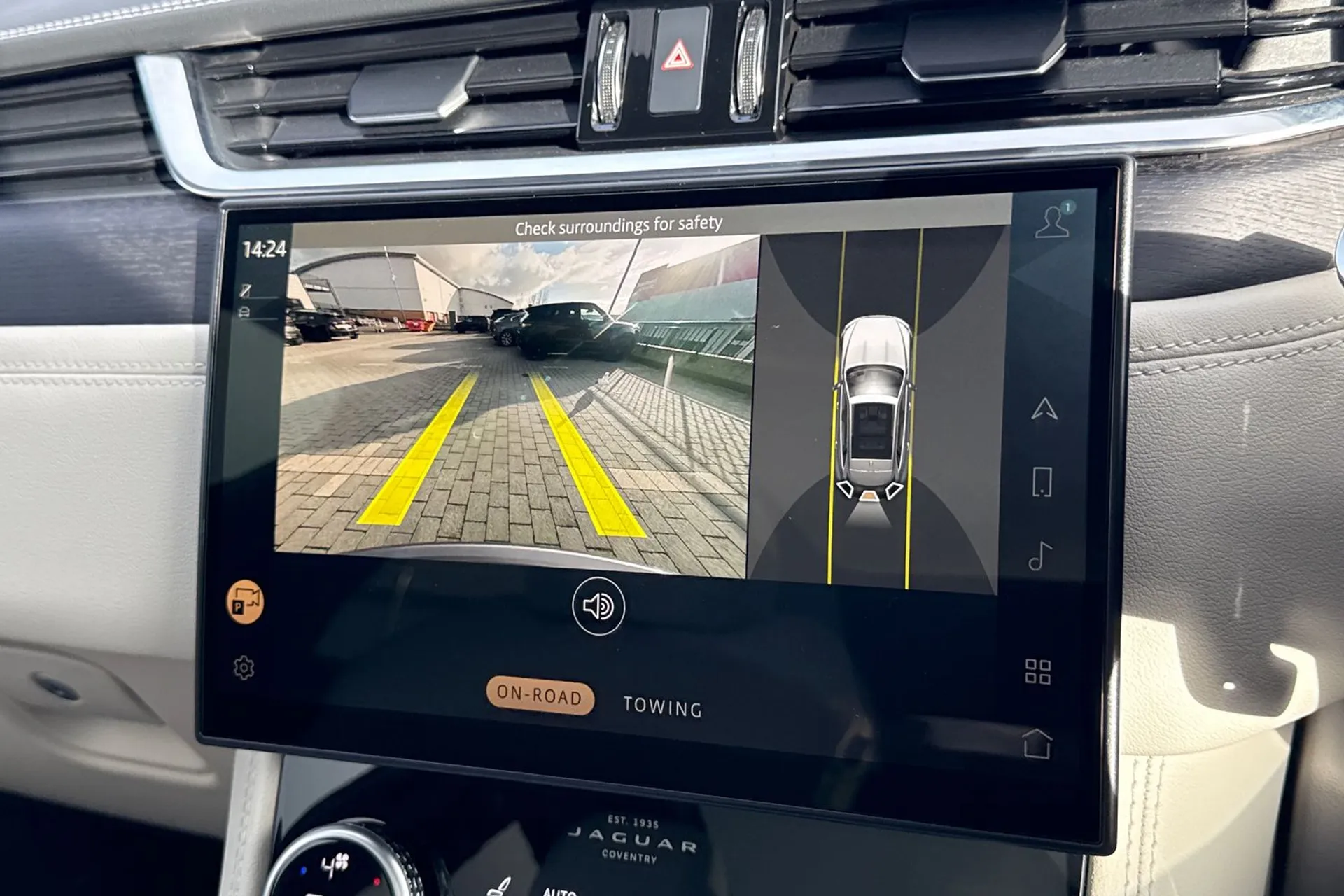 Jaguar F-PACE thumbnail image number 5