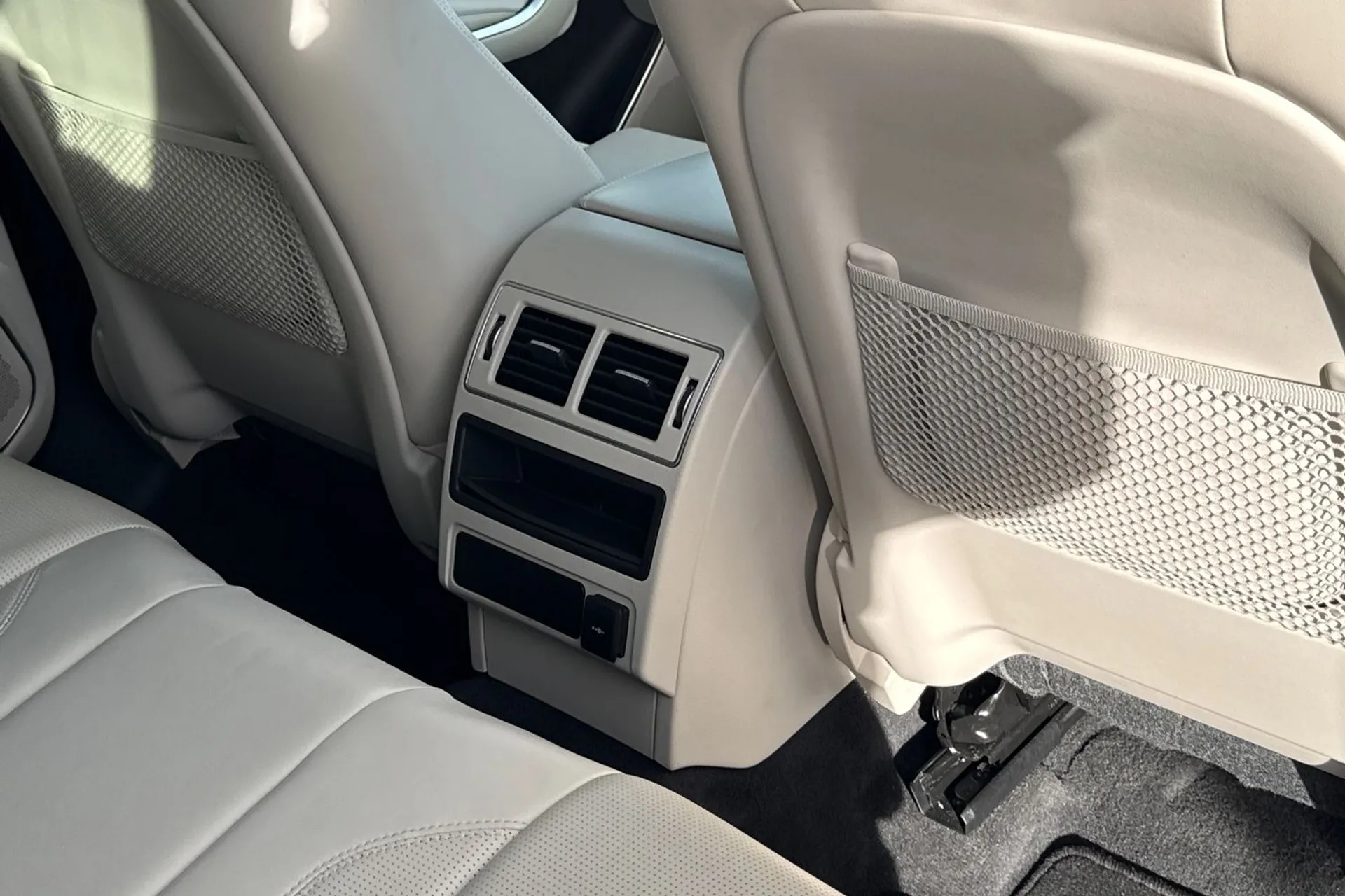 Jaguar F-PACE thumbnail image number 45