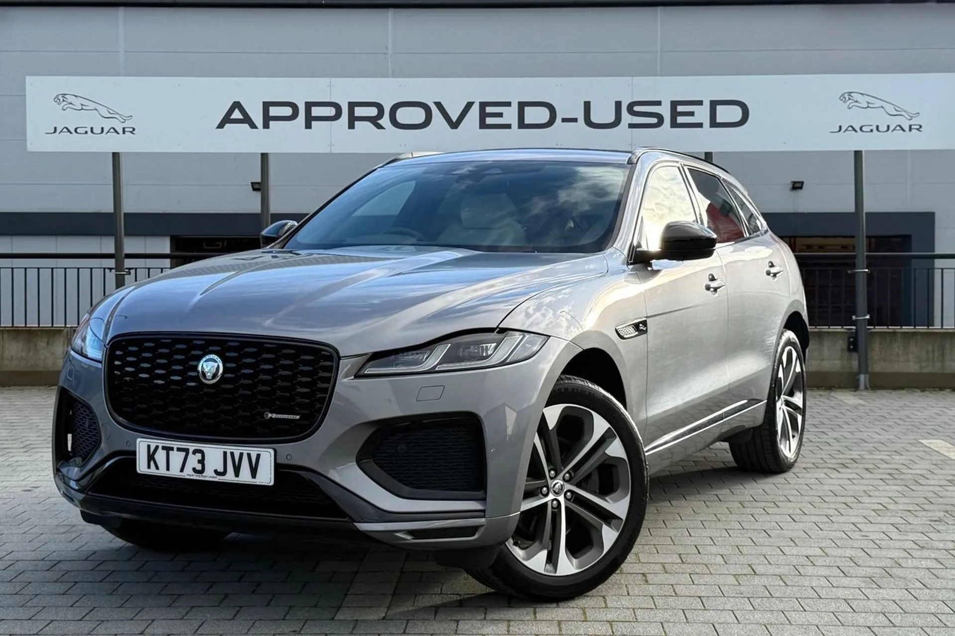 Jaguar F-PACE thumbnail image number 8
