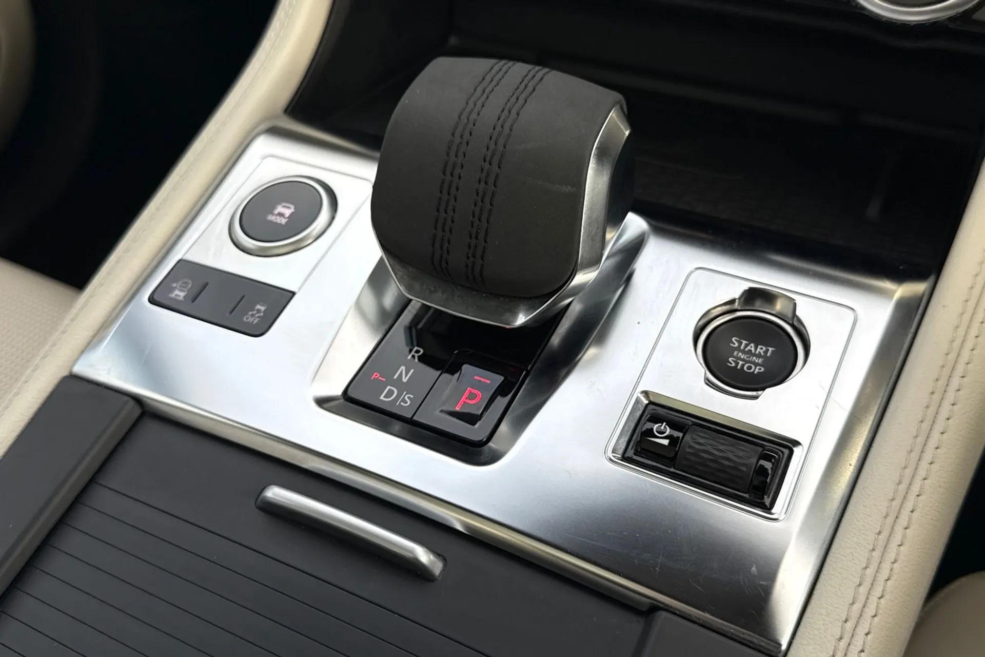 Jaguar F-PACE thumbnail image number 58