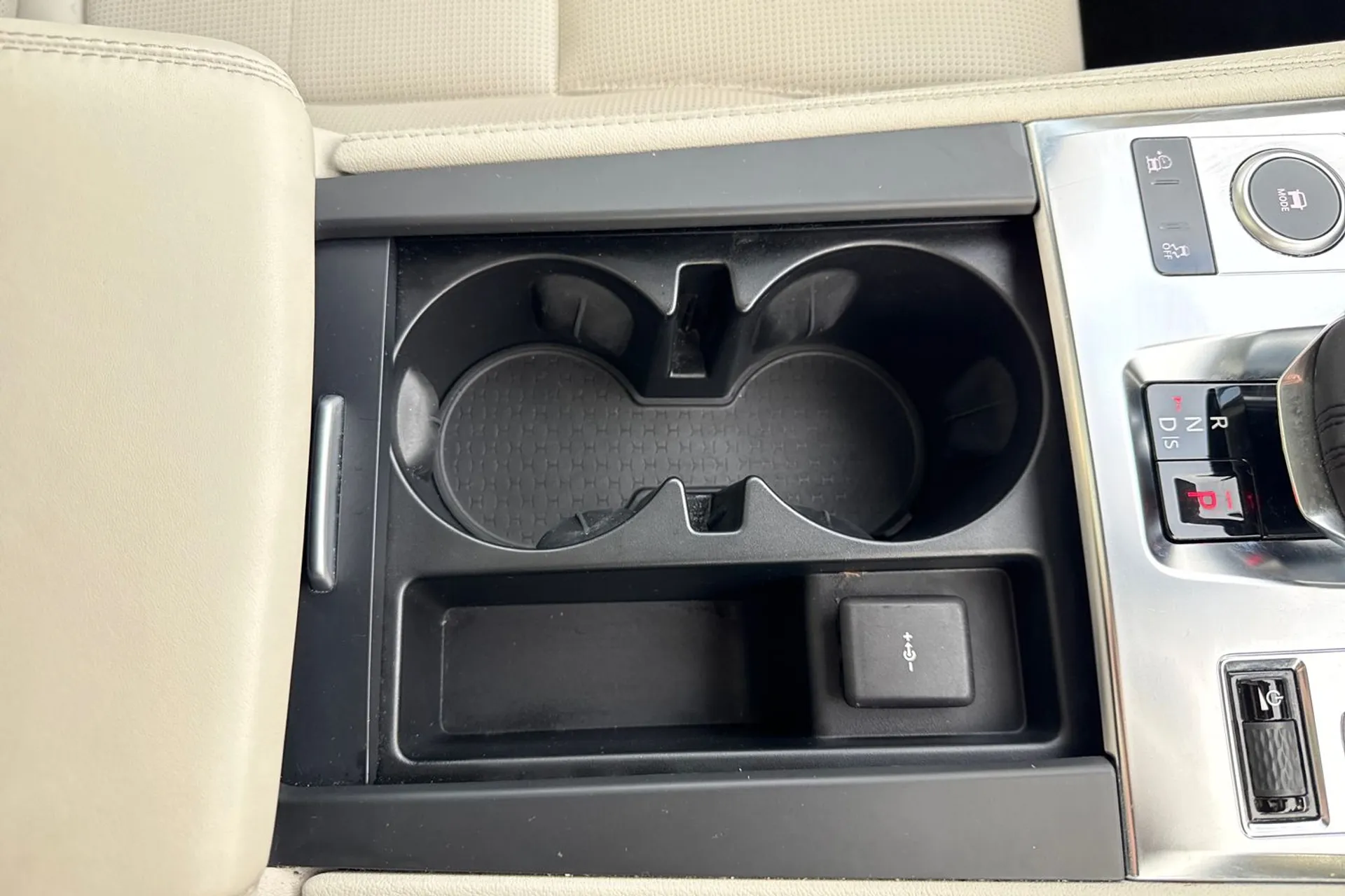 Jaguar F-PACE thumbnail image number 60