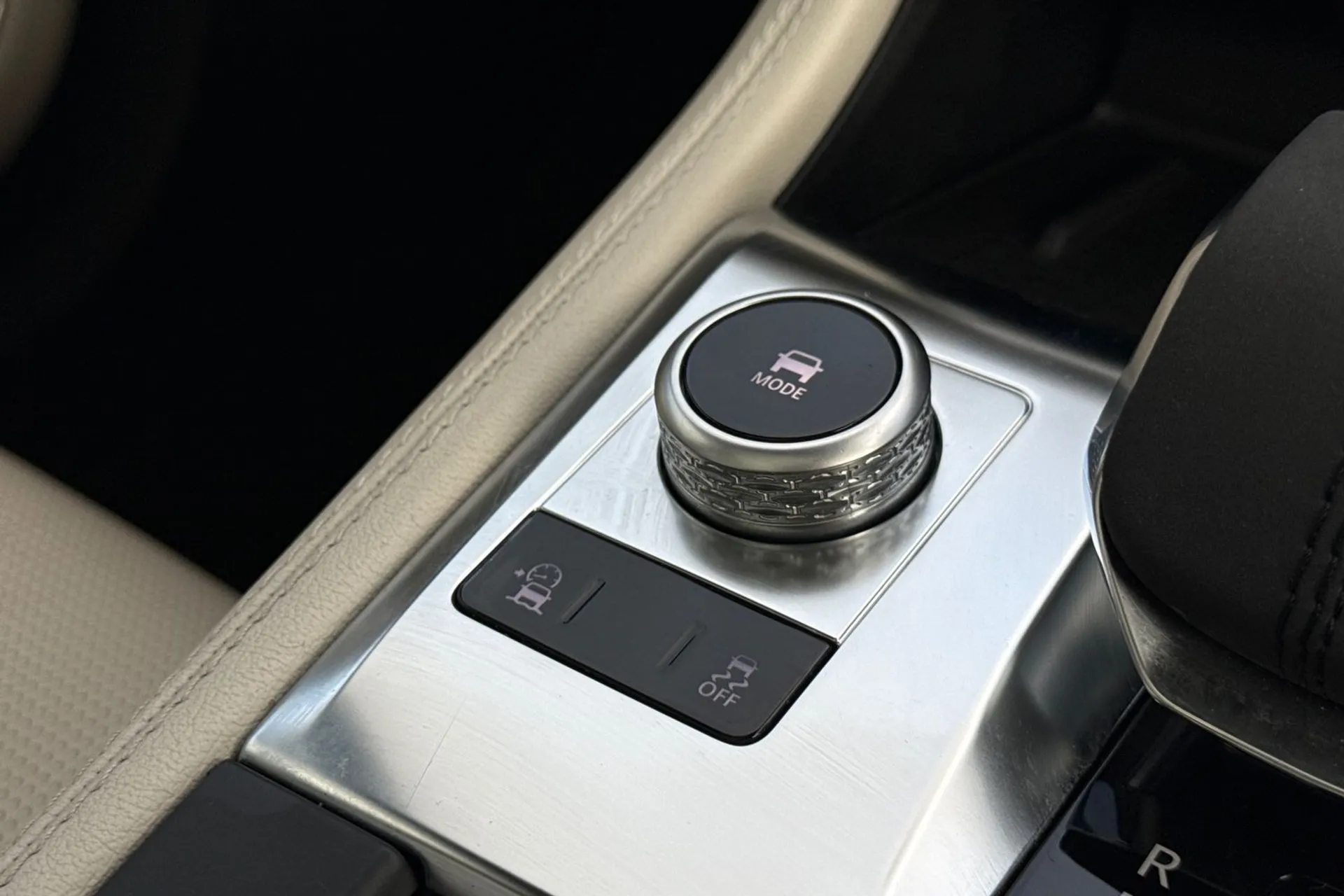 Jaguar F-PACE thumbnail image number 59