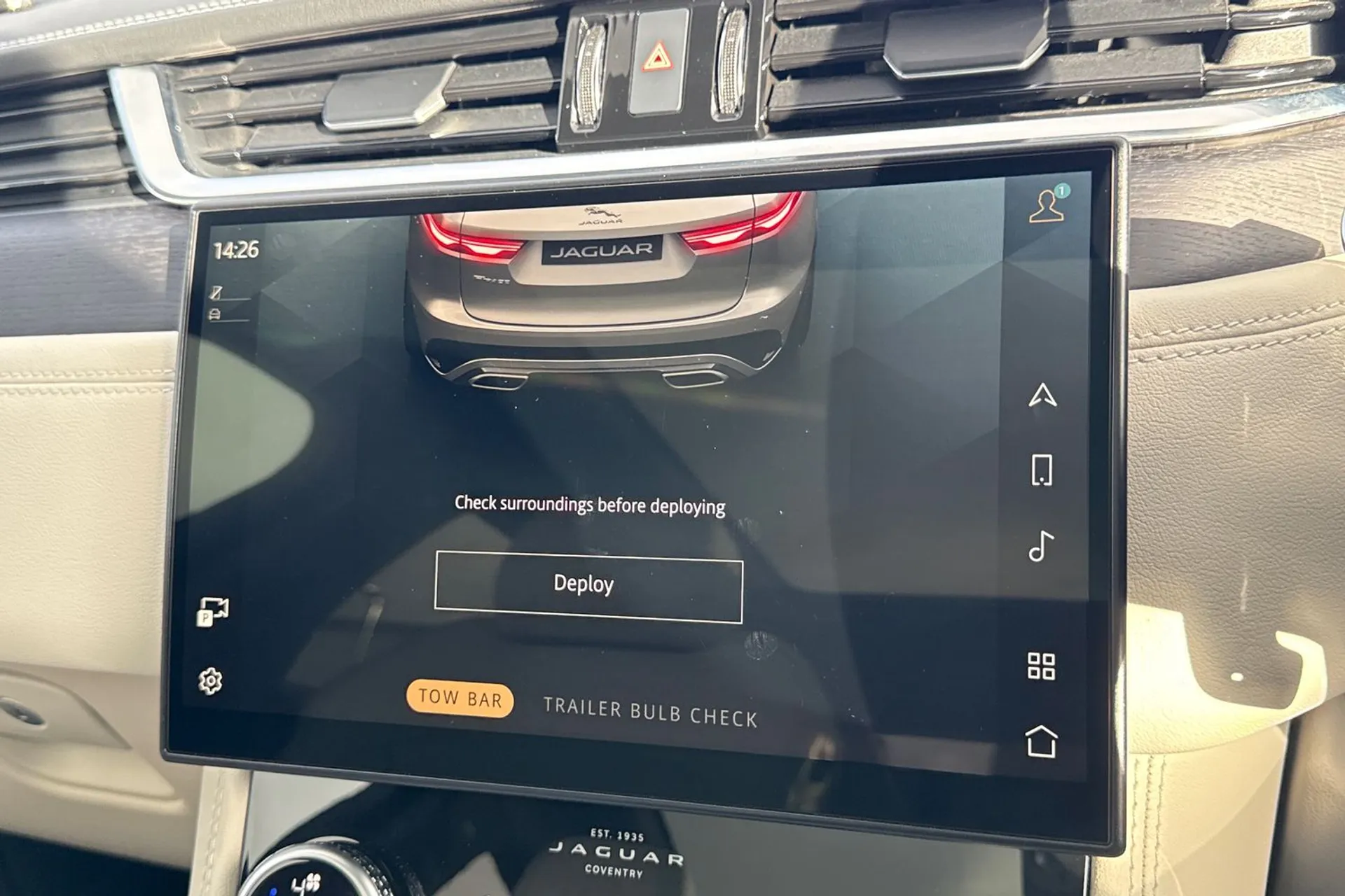 Jaguar F-PACE thumbnail image number 14