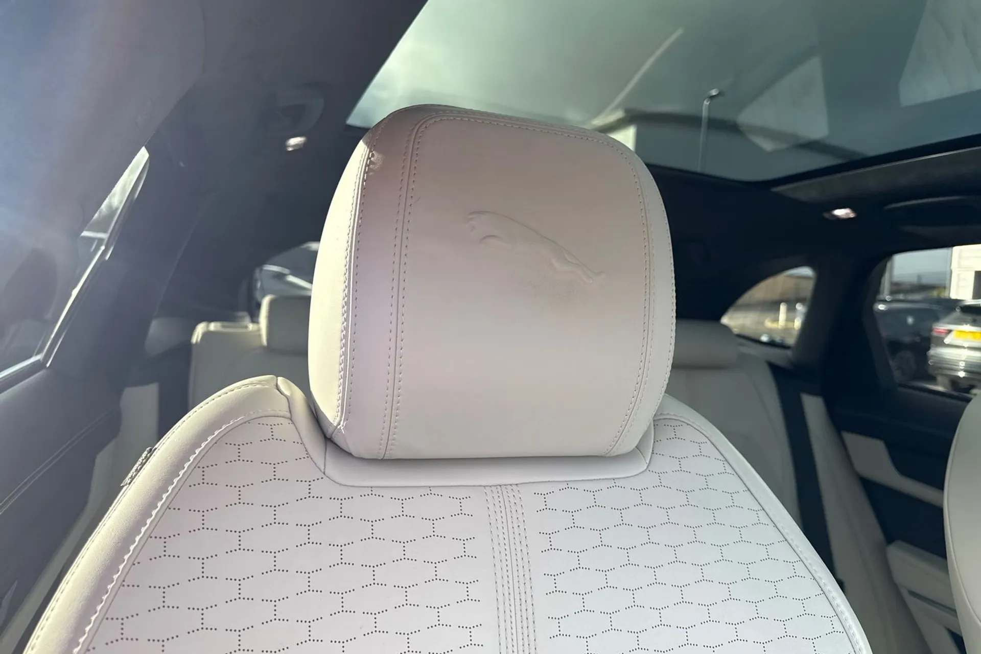 Jaguar F-PACE thumbnail image number 17