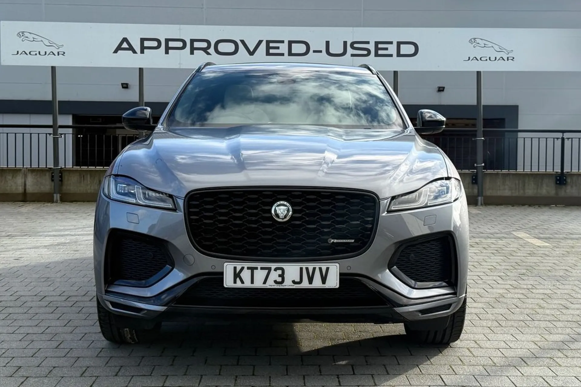Jaguar F-PACE thumbnail image number 11