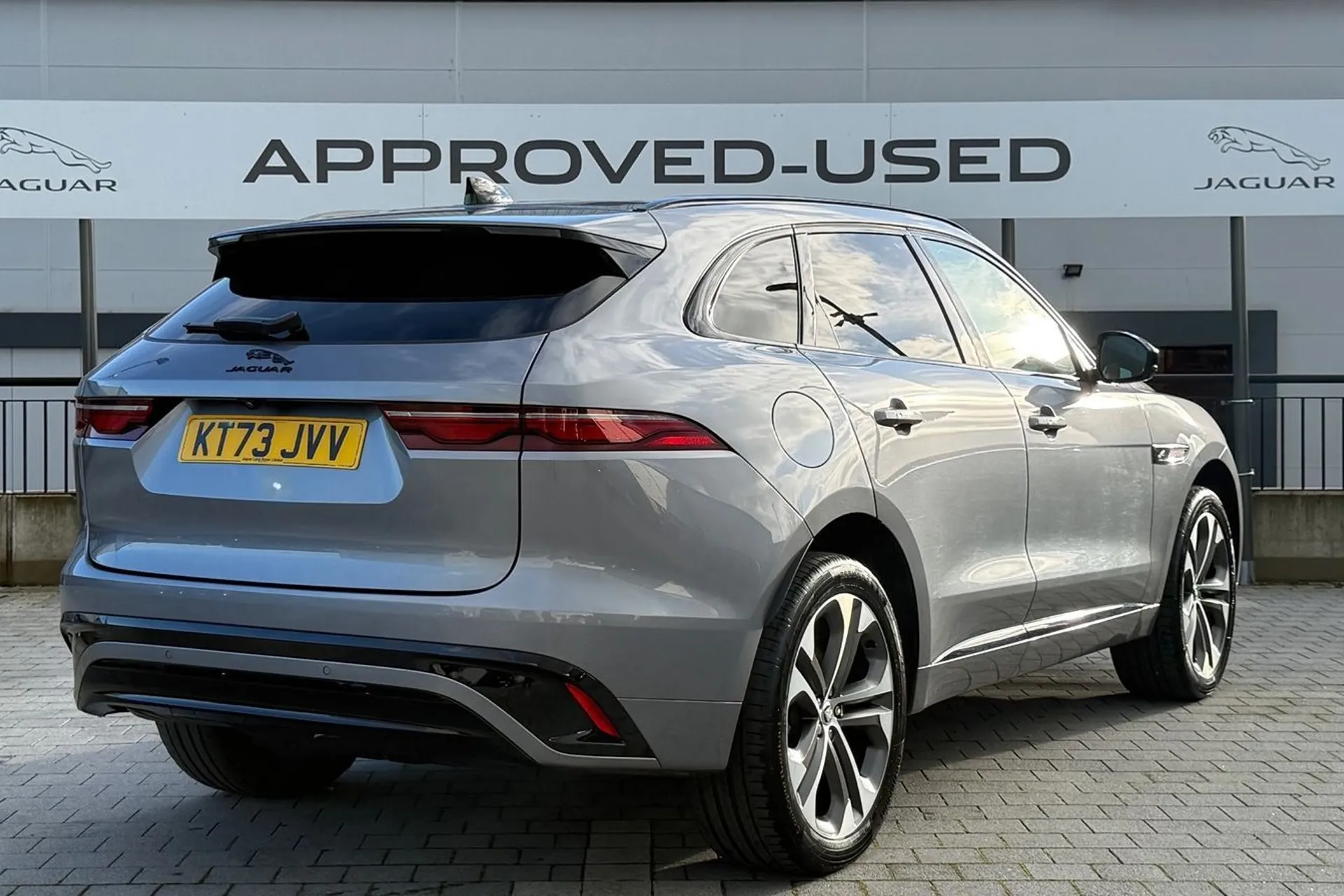 Jaguar F-PACE thumbnail image number 12