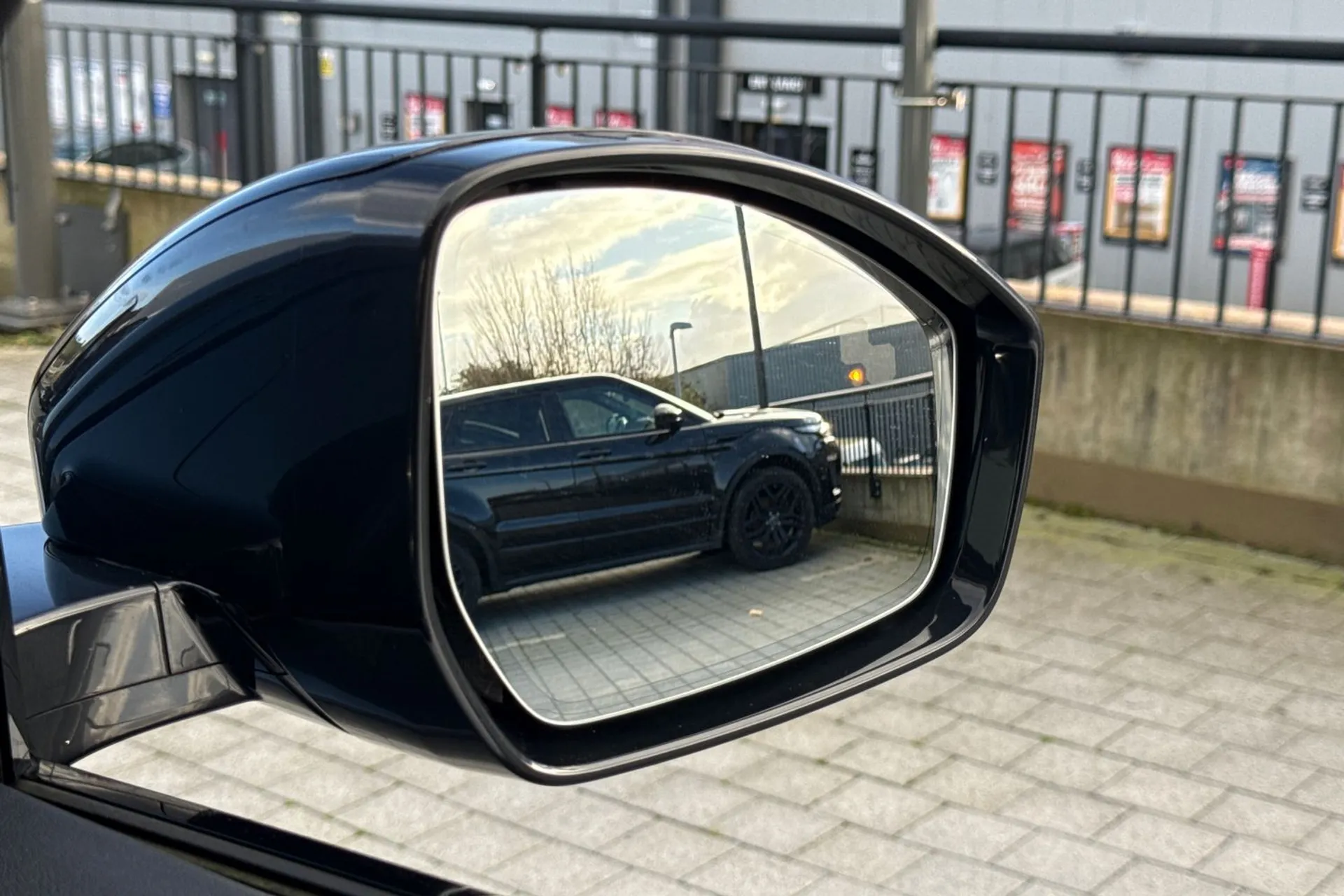 Jaguar F-PACE thumbnail image number 30