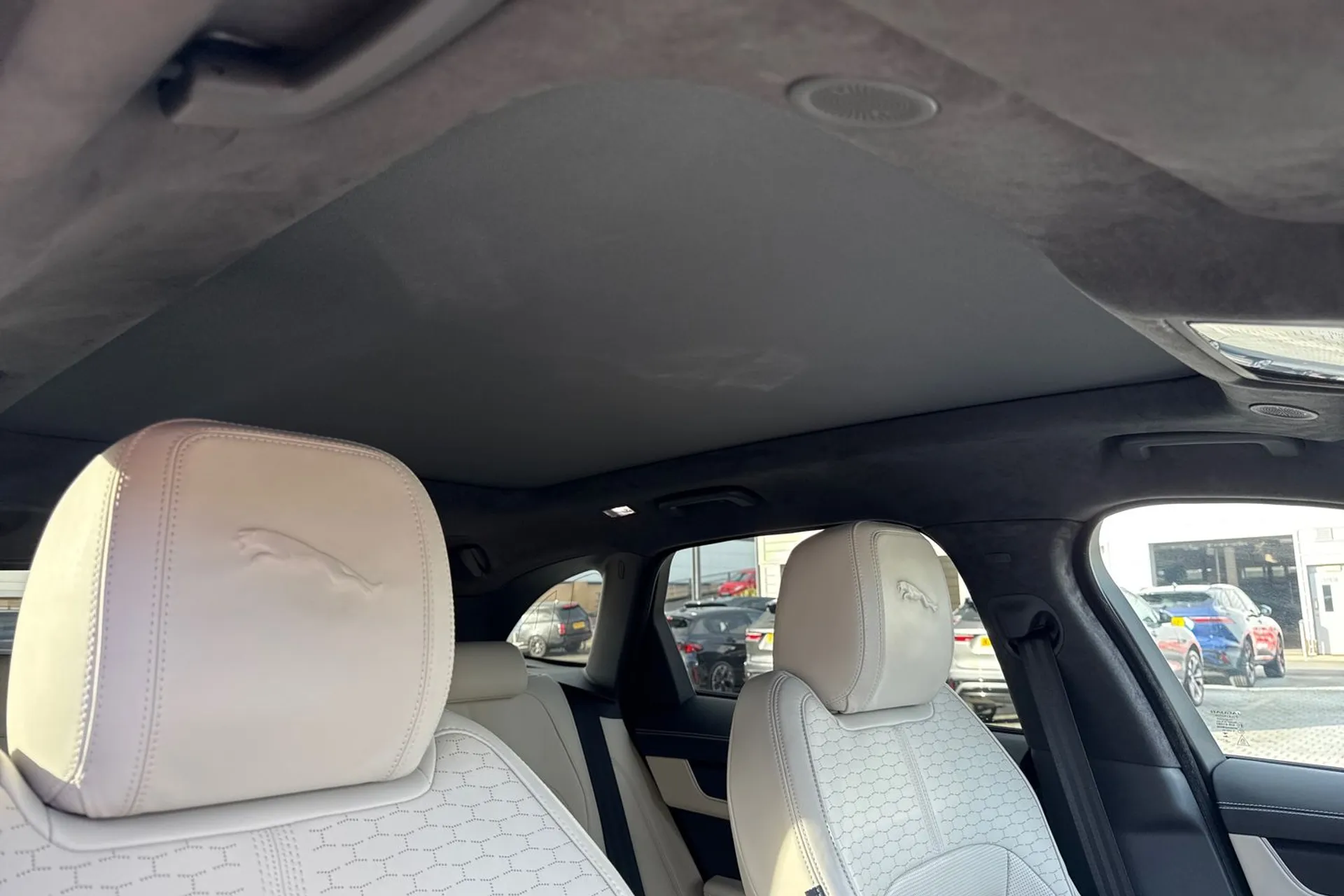 Jaguar F-PACE thumbnail image number 9