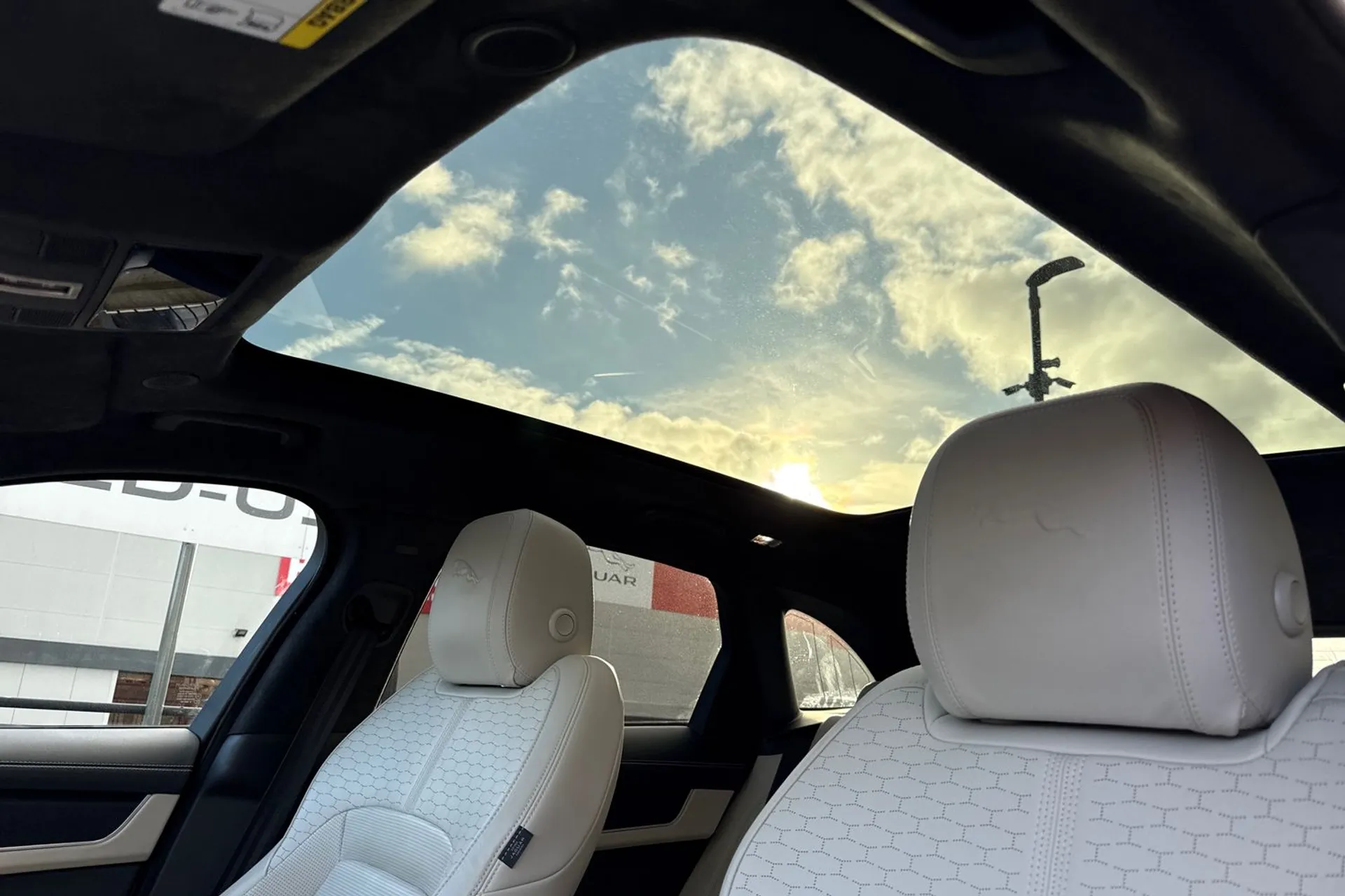 Jaguar F-PACE thumbnail image number 54