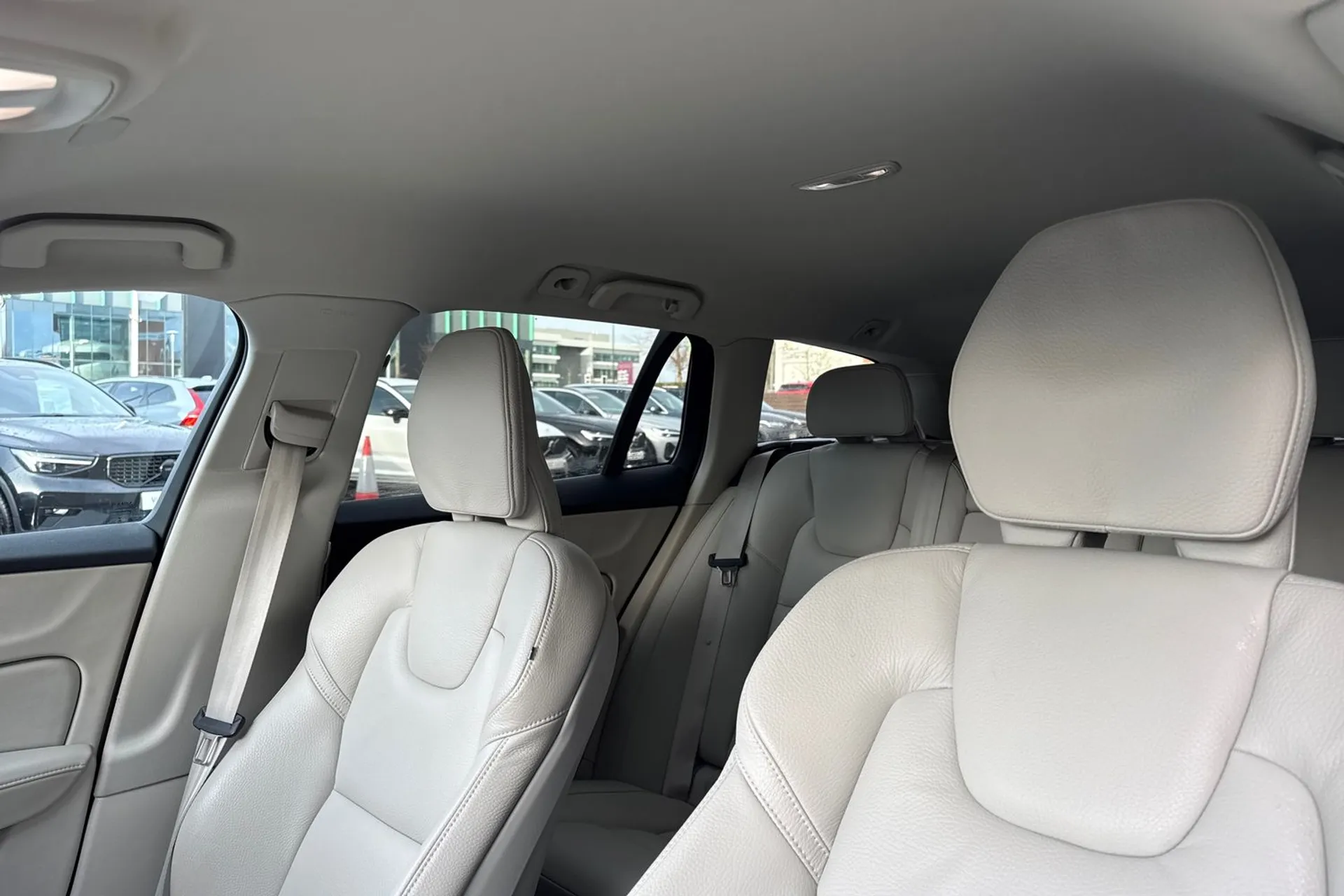 Volvo V60 thumbnail image number 29