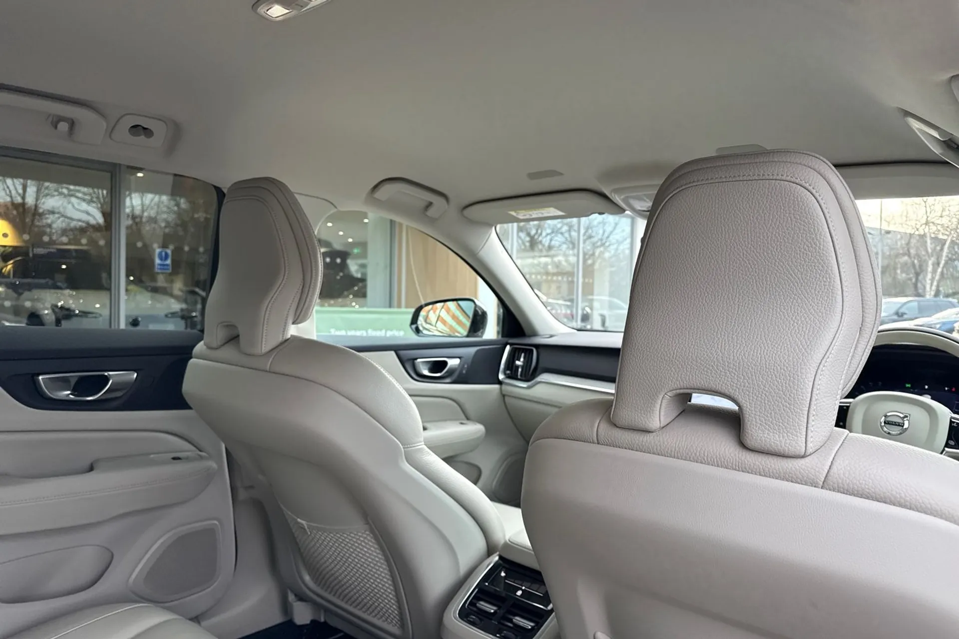 Volvo V60 thumbnail image number 24