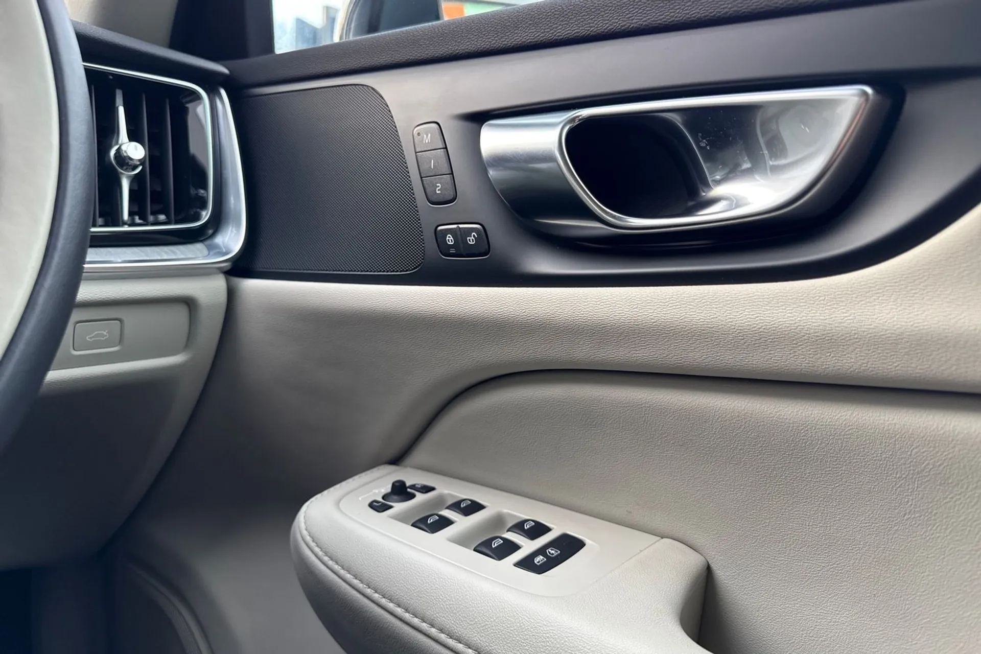 Volvo V60 thumbnail image number 42